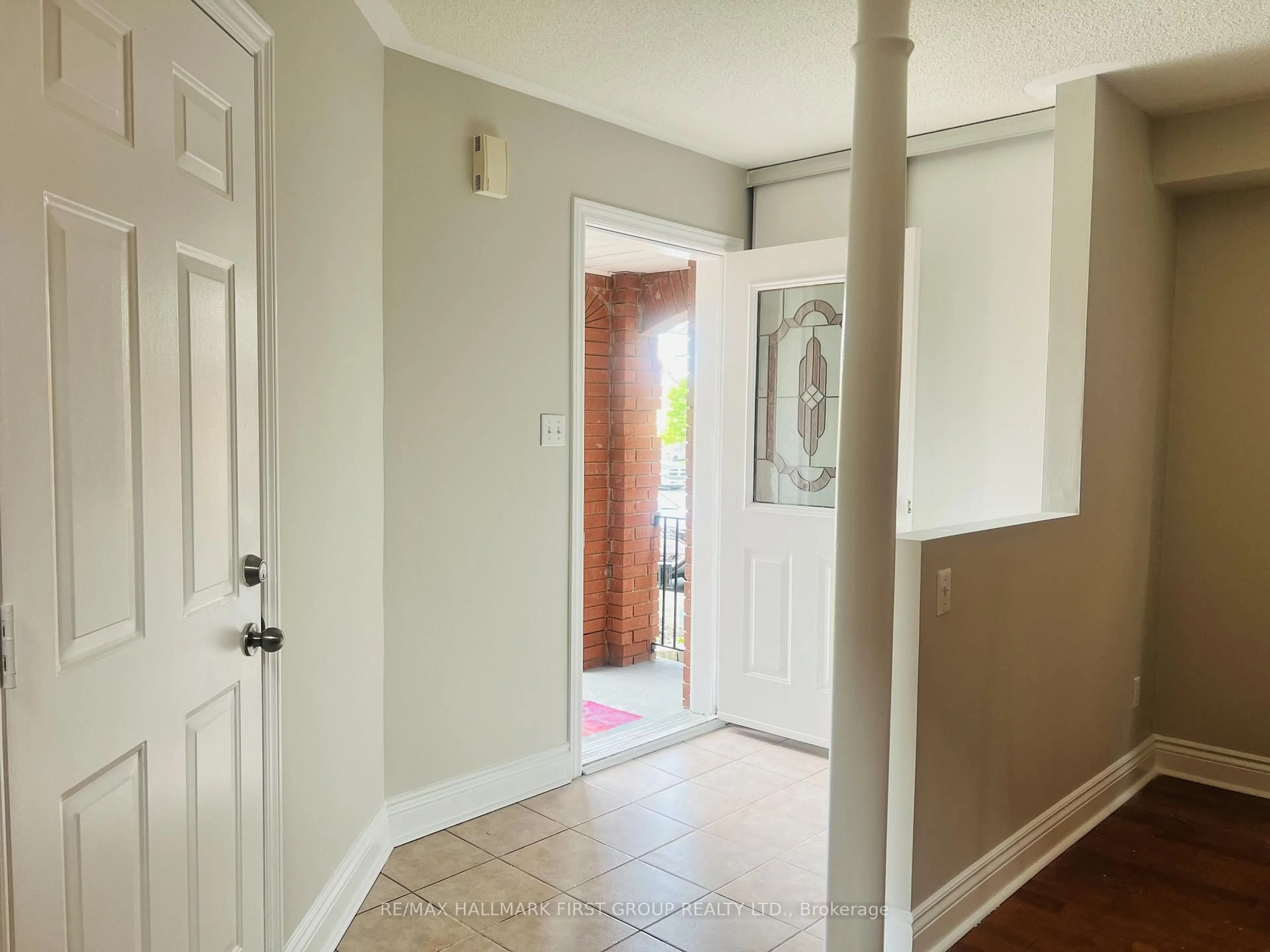 Indoor entryway for 101 Booth Cres, Ajax Ontario L1Z 1H7