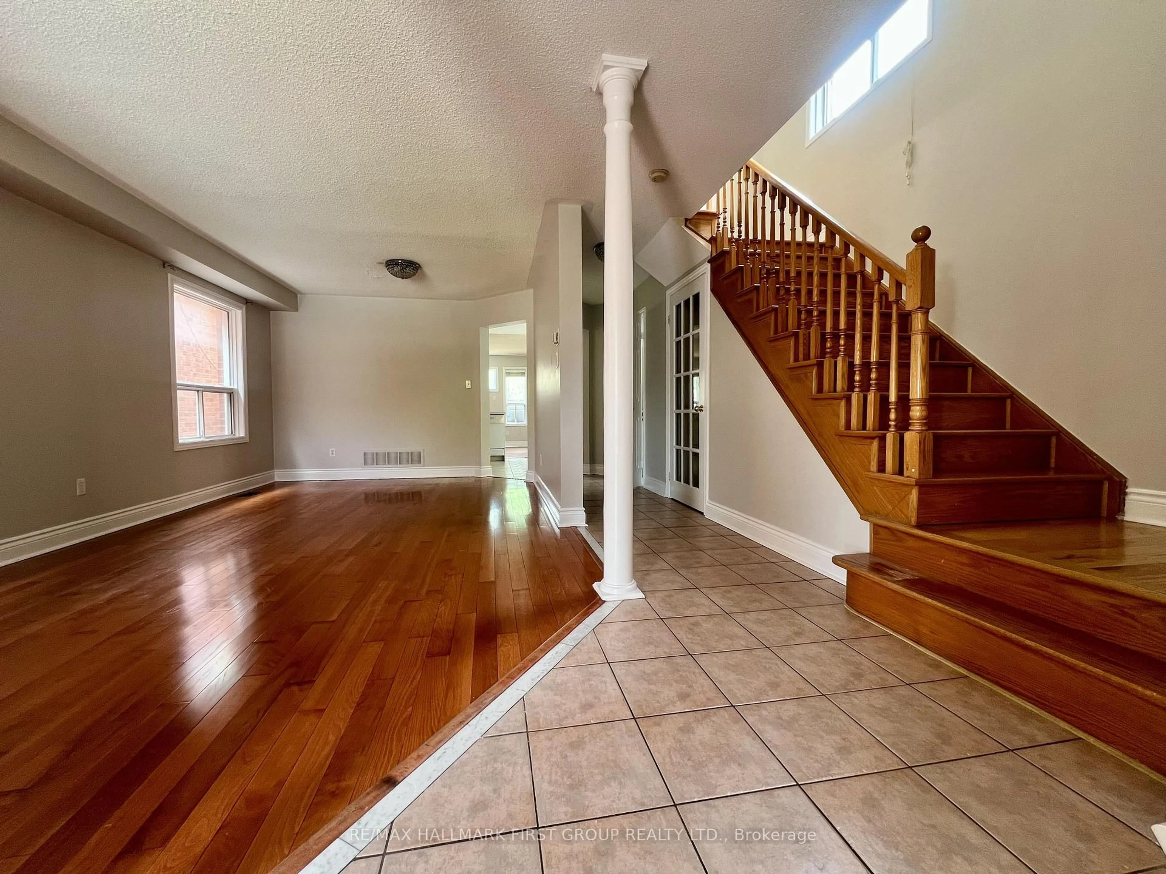 Indoor foyer for 101 Booth Cres, Ajax Ontario L1Z 1H7