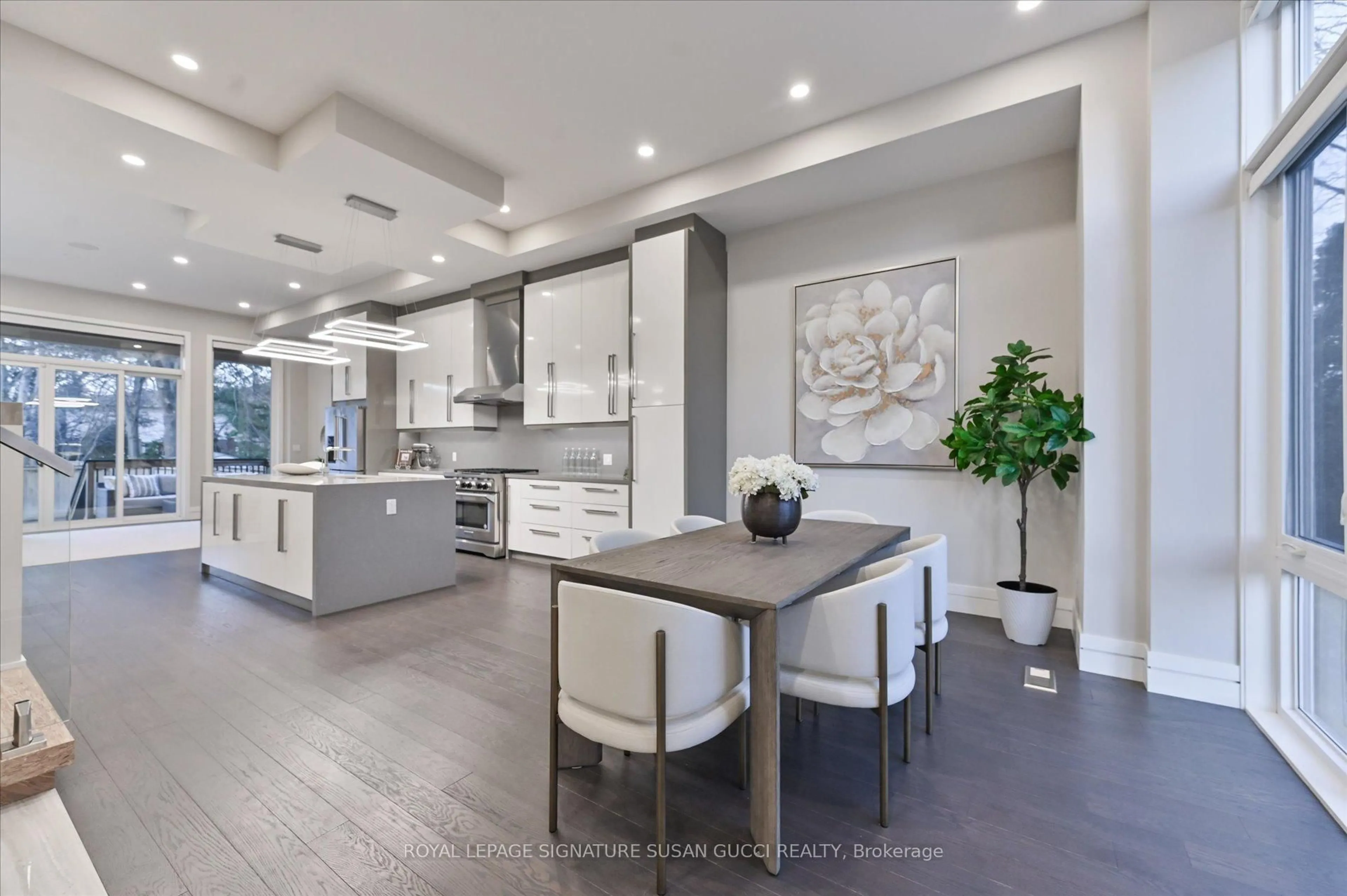 Open concept kitchen, ceramic/tile floor for 18 Ferris Rd, Toronto Ontario M4B 1G1