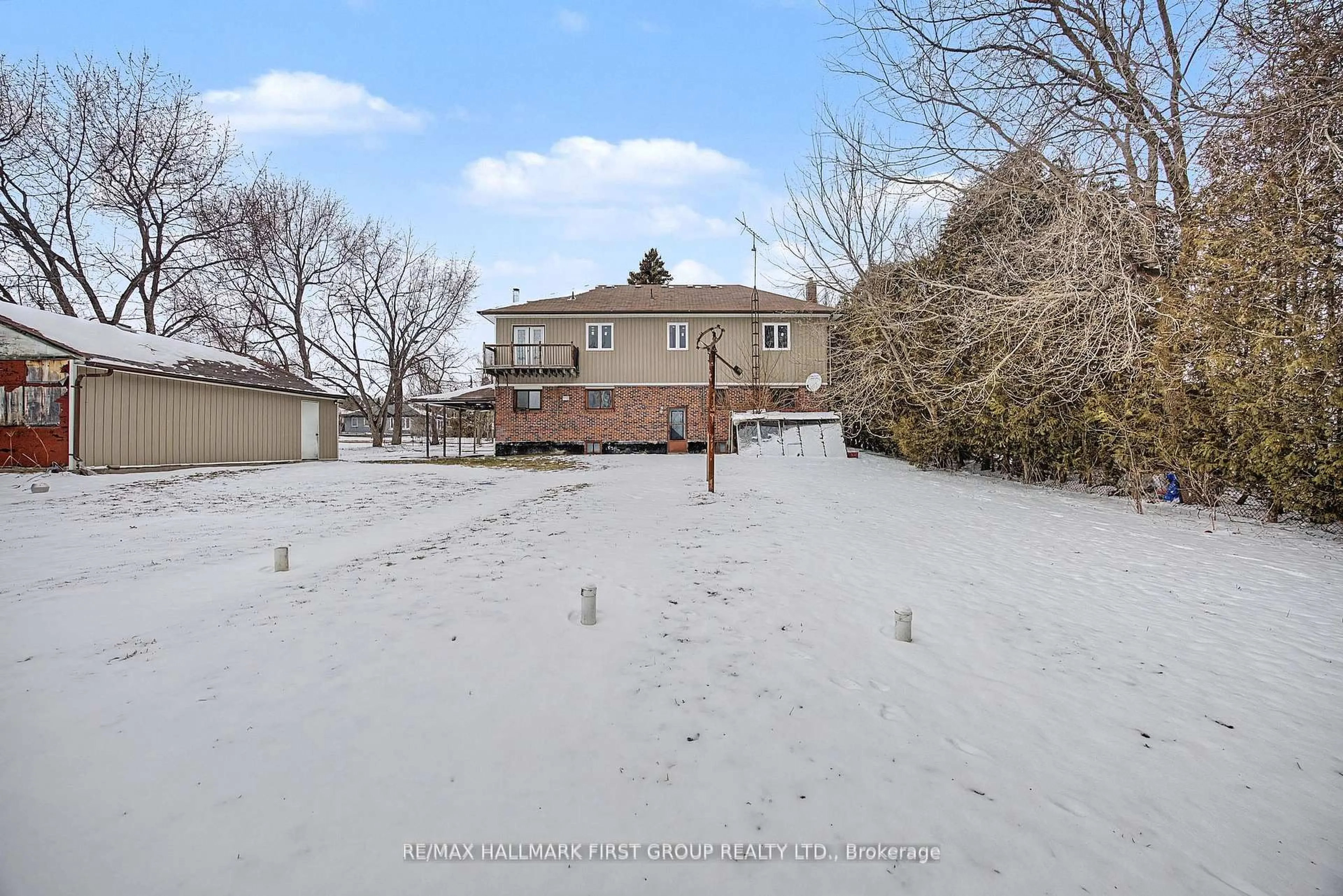 A pic from outside/outdoor area/front of a property/back of a property/a pic from drone, street for 239 Davidson St, Pickering Ontario L1V 2P9