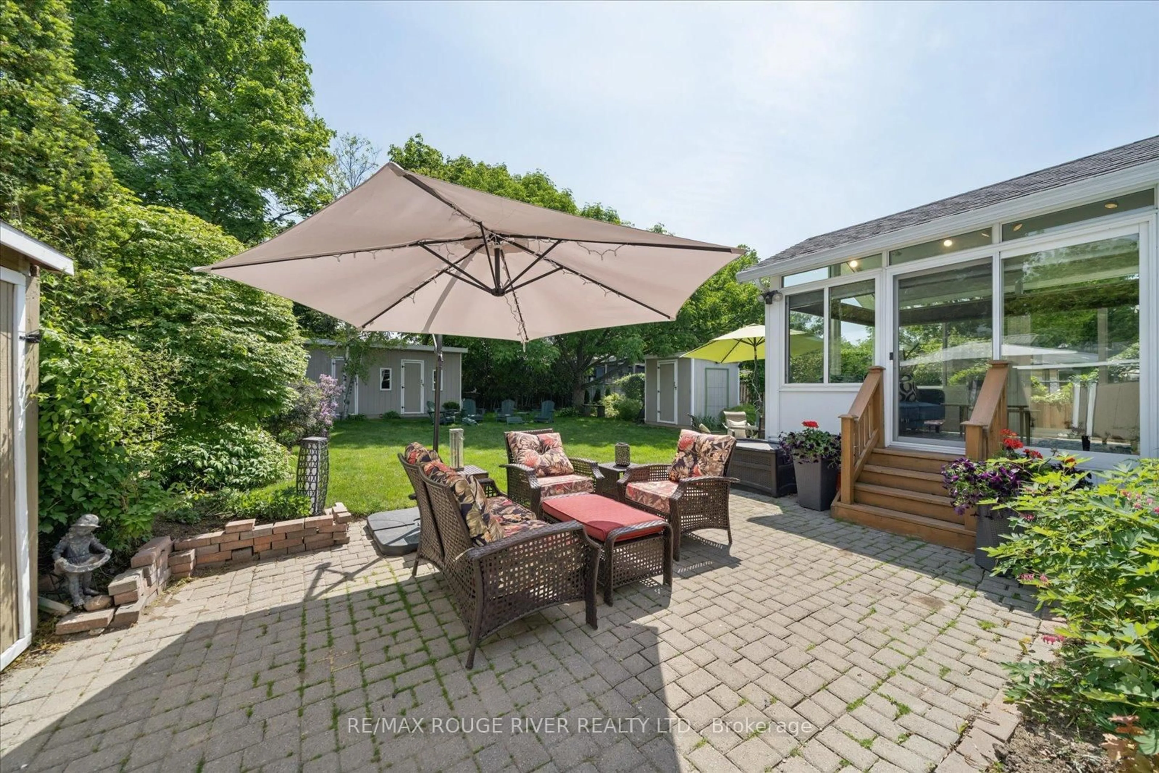 Patio, street for 1007 Walton Blvd, Whitby Ontario L1N 3G8