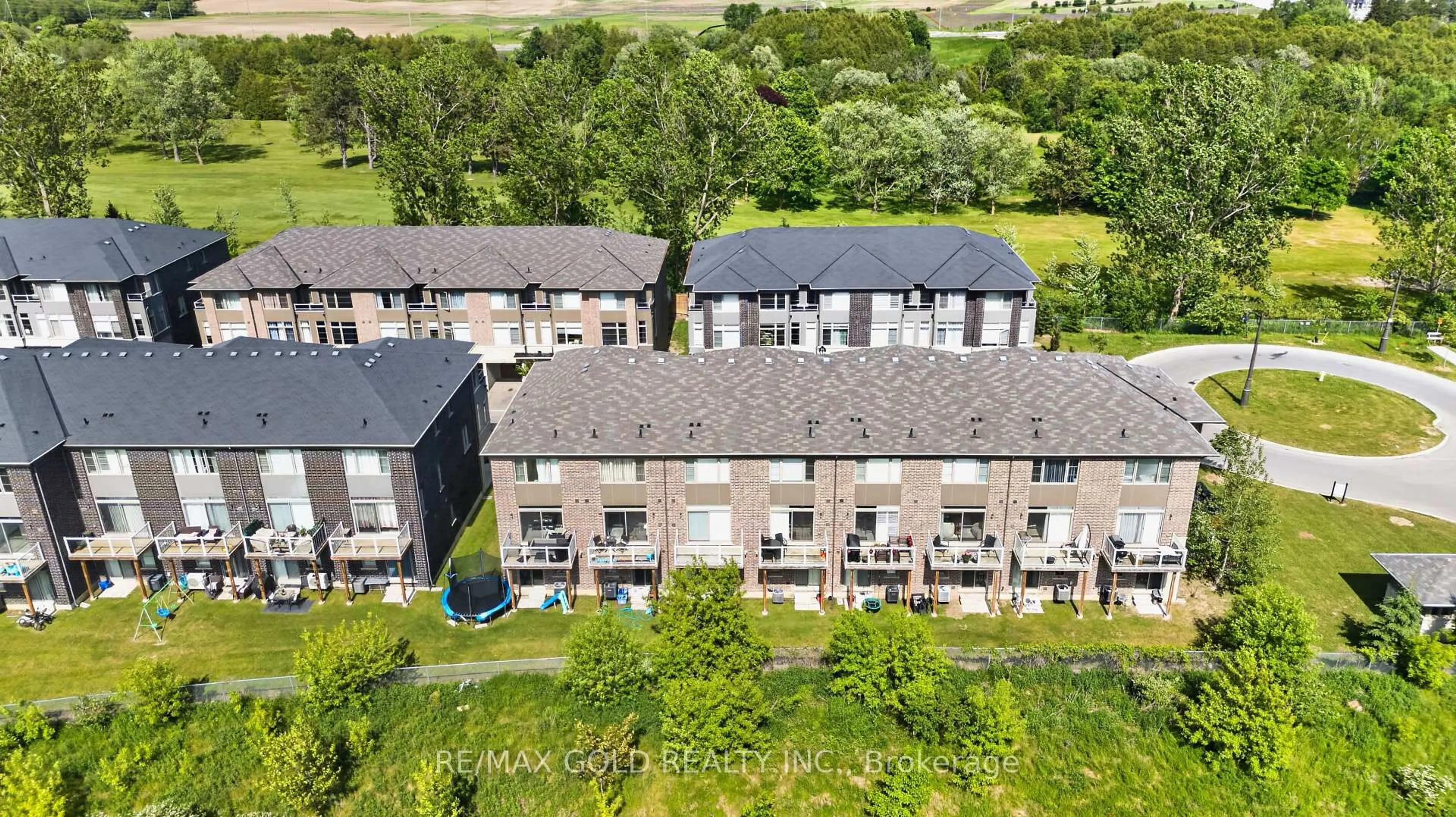 A pic from outside/outdoor area/front of a property/back of a property/a pic from drone, unknown for 384 Arctic Red Dr #12, Oshawa Ontario L1L 0M5