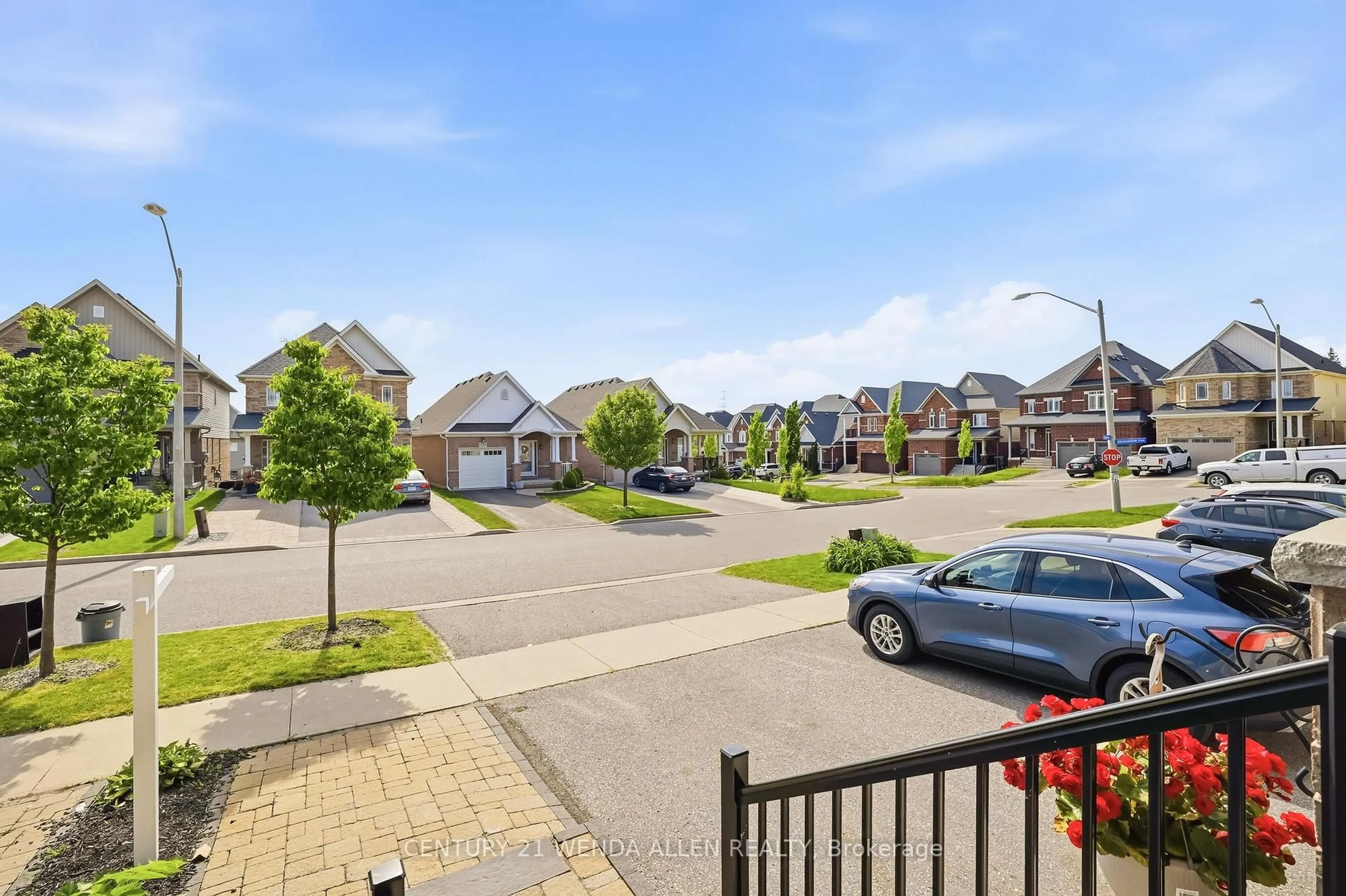 A pic from outside/outdoor area/front of a property/back of a property/a pic from drone, street for 1821 Shelburne St, Oshawa Ontario L1K 0T3
