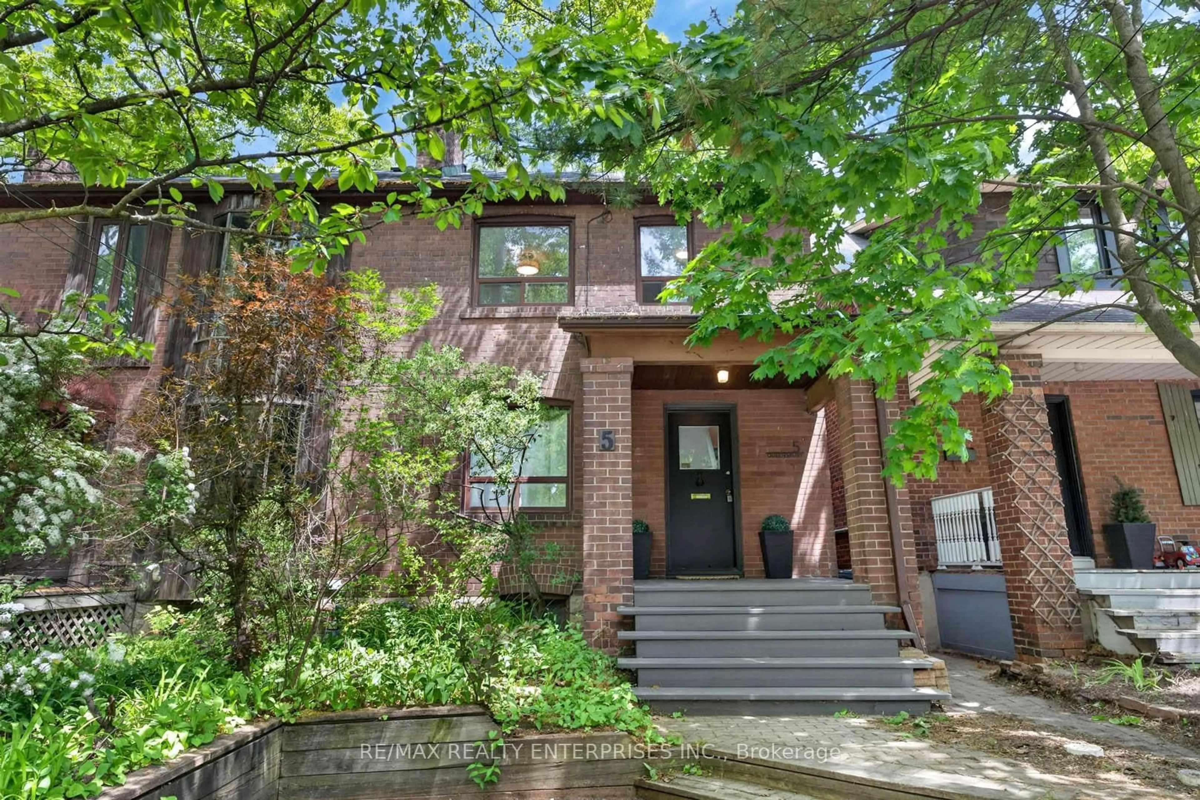 Home with brick exterior material, street for 5 Queensbury Ave, Toronto Ontario M1N 2X8