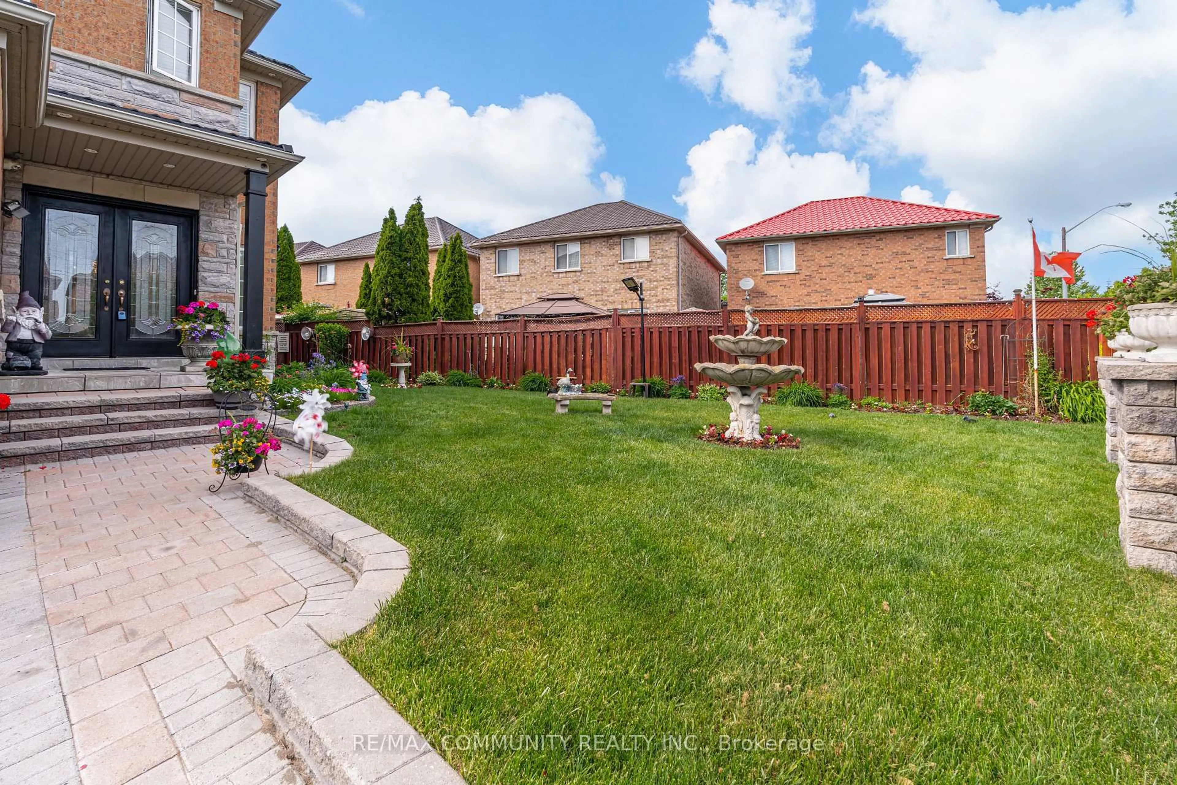 Patio, street for 96 Cindy Nicholas Dr, Toronto Ontario M1E 5L1