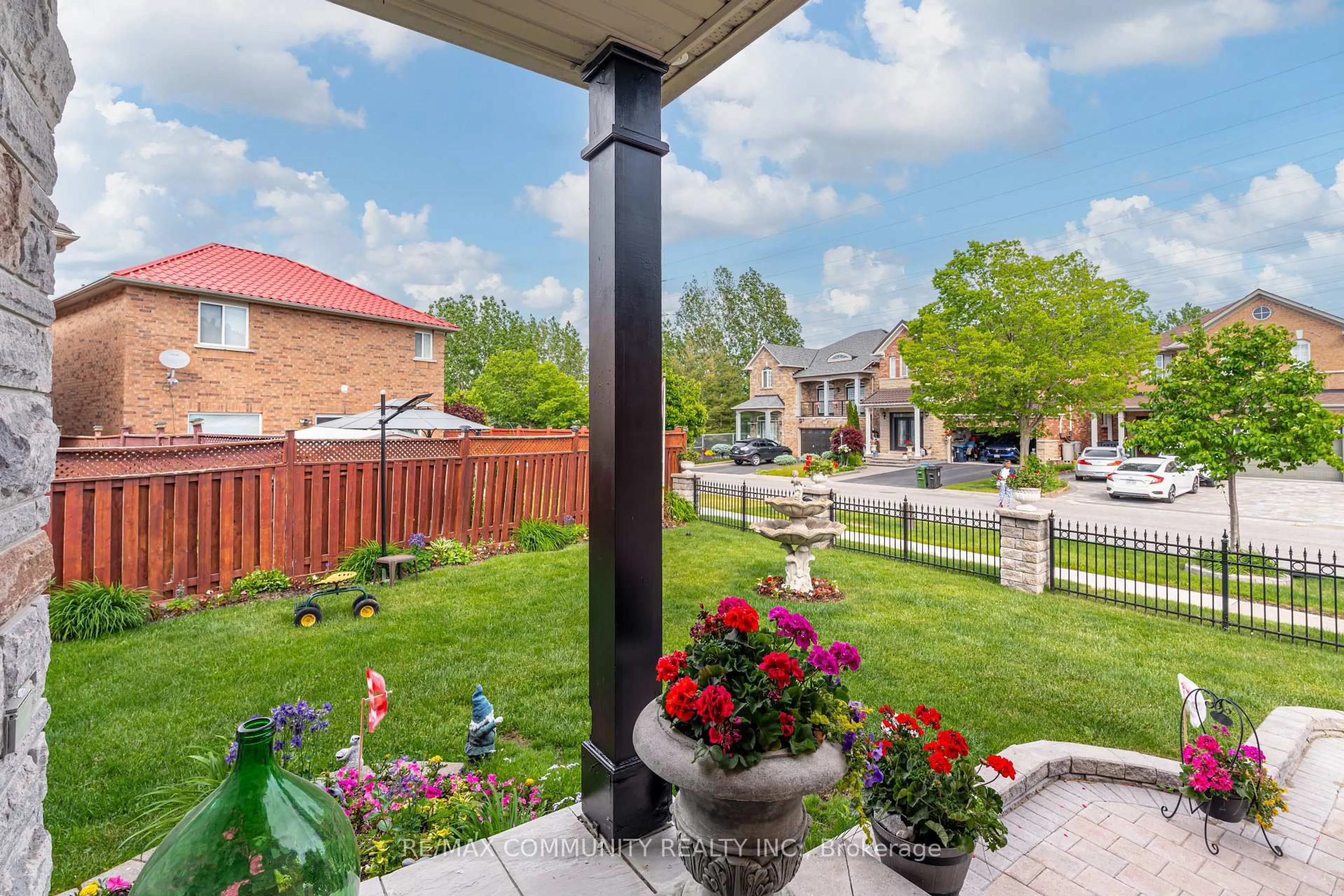 Patio, street for 96 Cindy Nicholas Dr, Toronto Ontario M1E 5L1