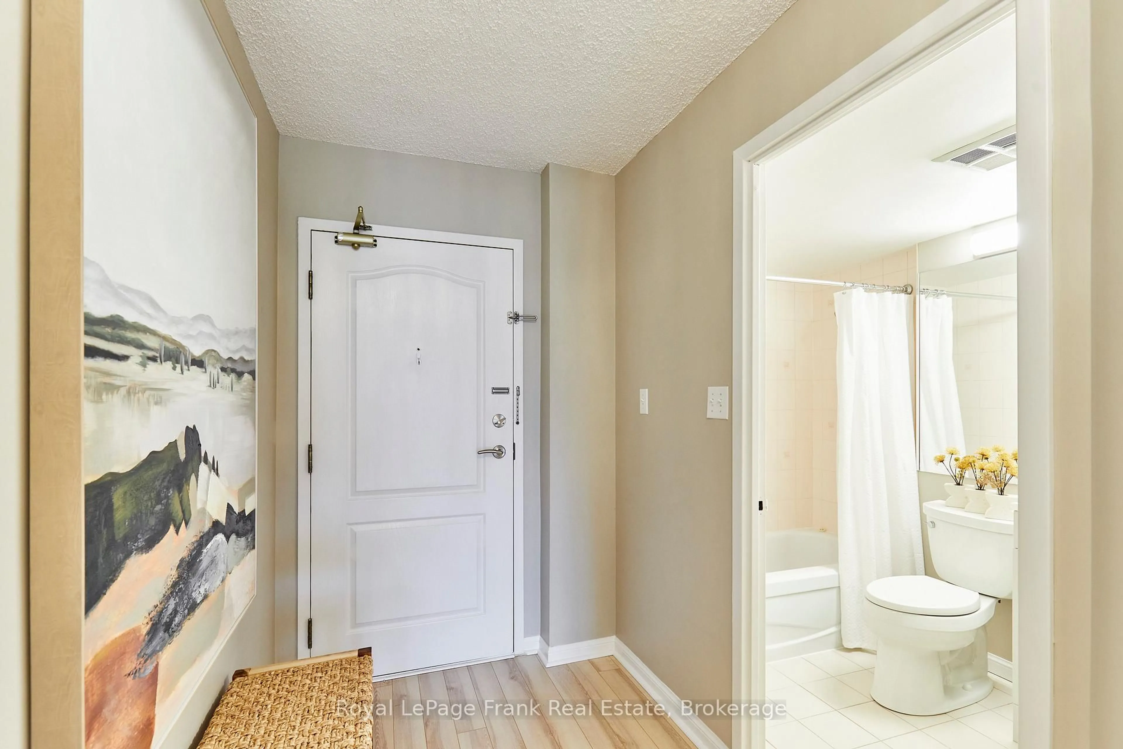 Unknown for 712 Rossland Rd #307, Whitby Ontario L1N 9E8