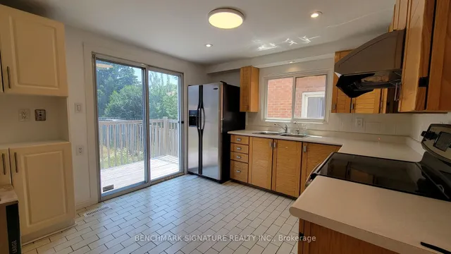 35 Wintermute Blvd, Toronto 5