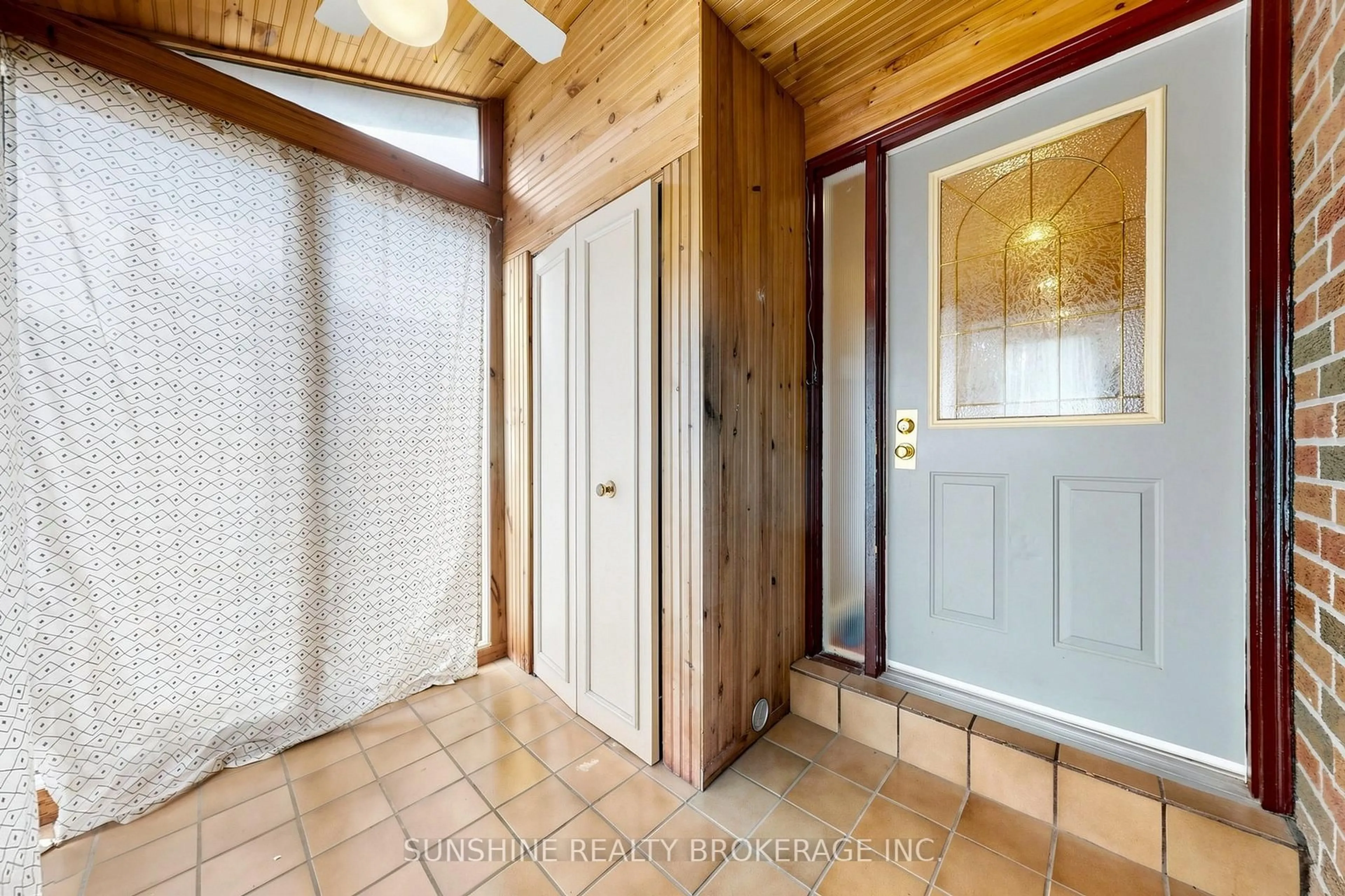 Indoor entryway for 57 Springhouse Sq, Toronto Ontario M1W 2X2