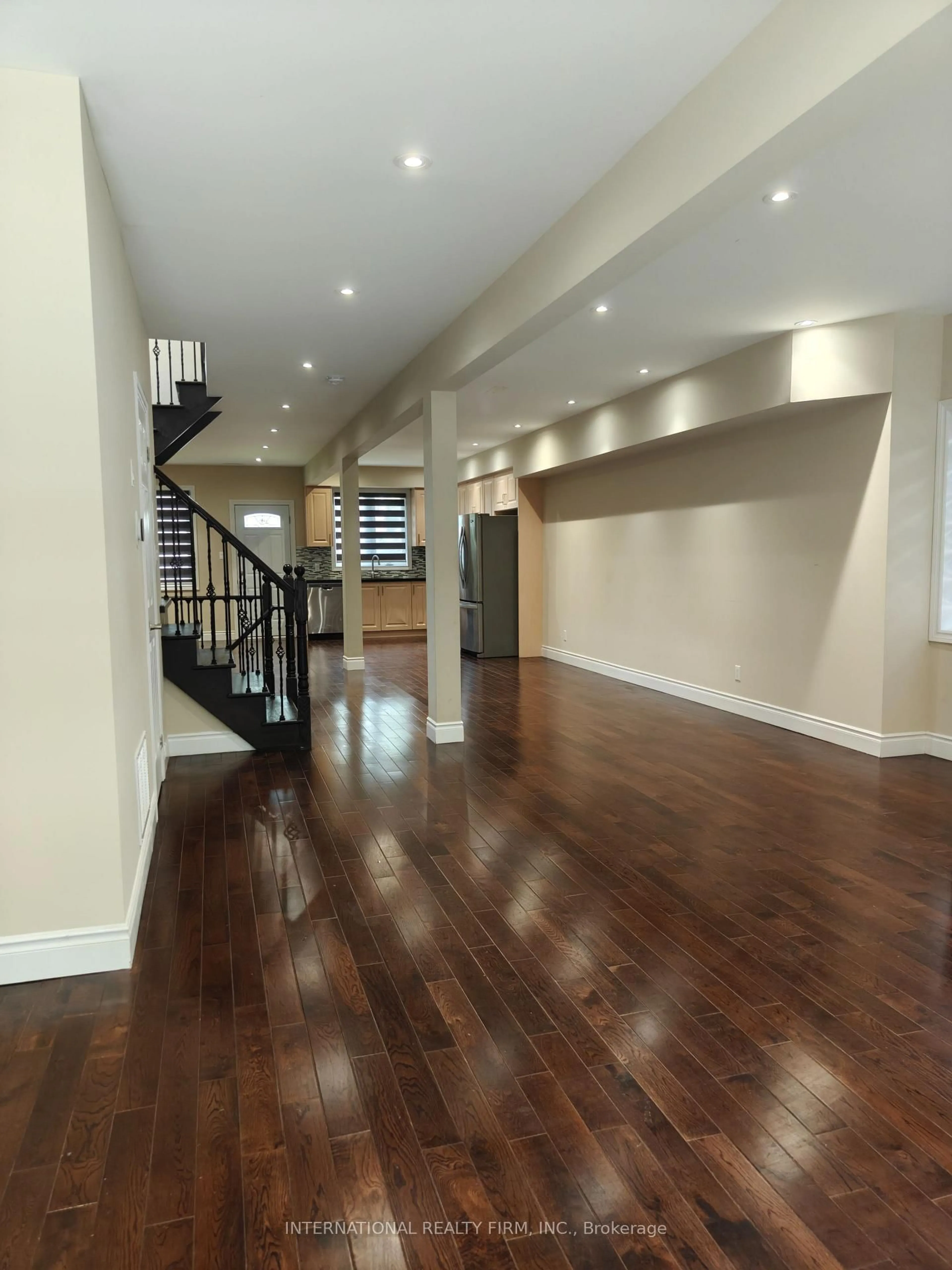 Indoor foyer for 86 Patterson Ave, Toronto Ontario M1L 3Y4
