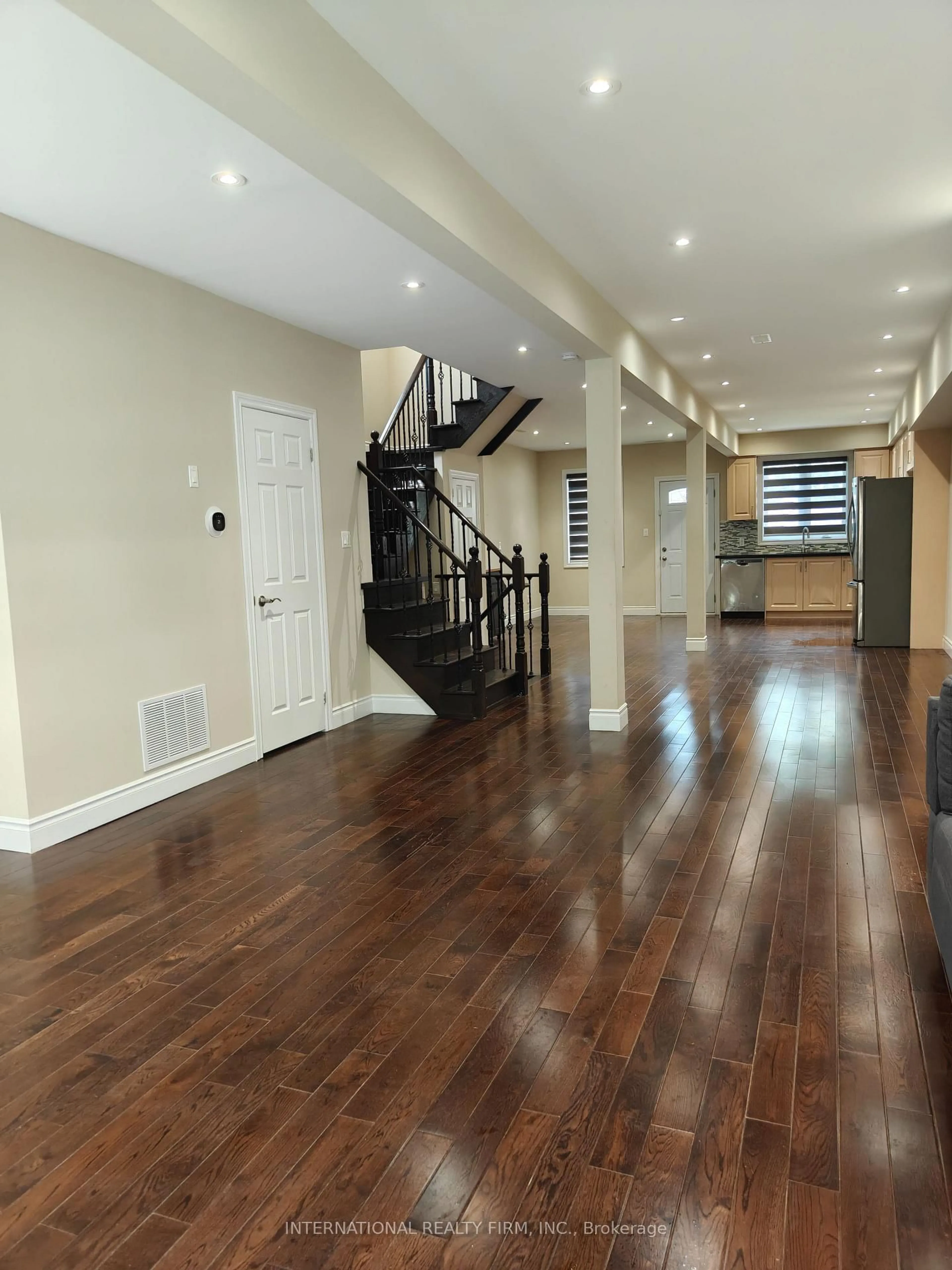 Indoor foyer for 86 Patterson Ave, Toronto Ontario M1L 3Y4