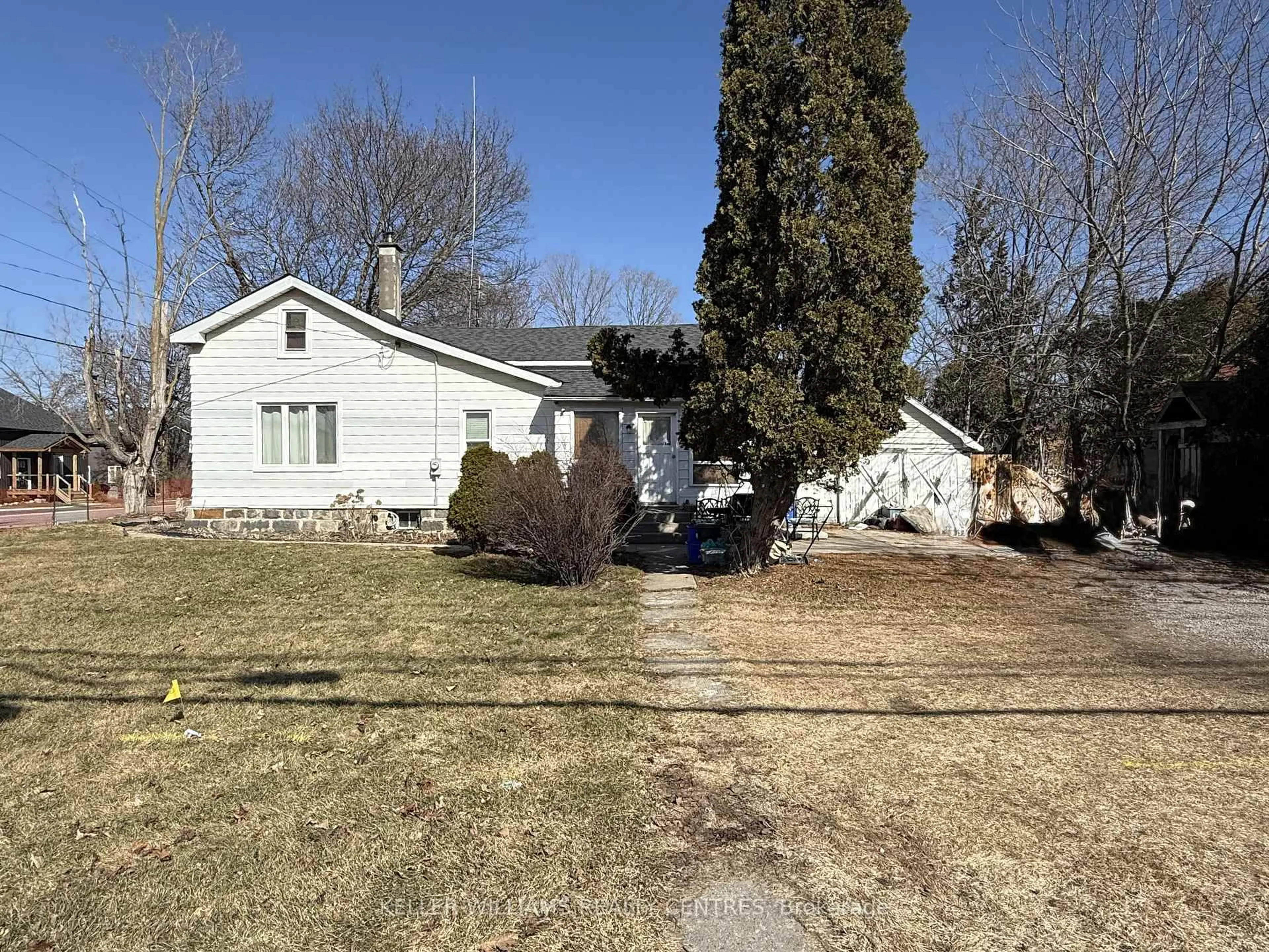 A pic from outside/outdoor area/front of a property/back of a property/a pic from drone, street for 1 Queen St, Whitby Ontario L1M 1C5