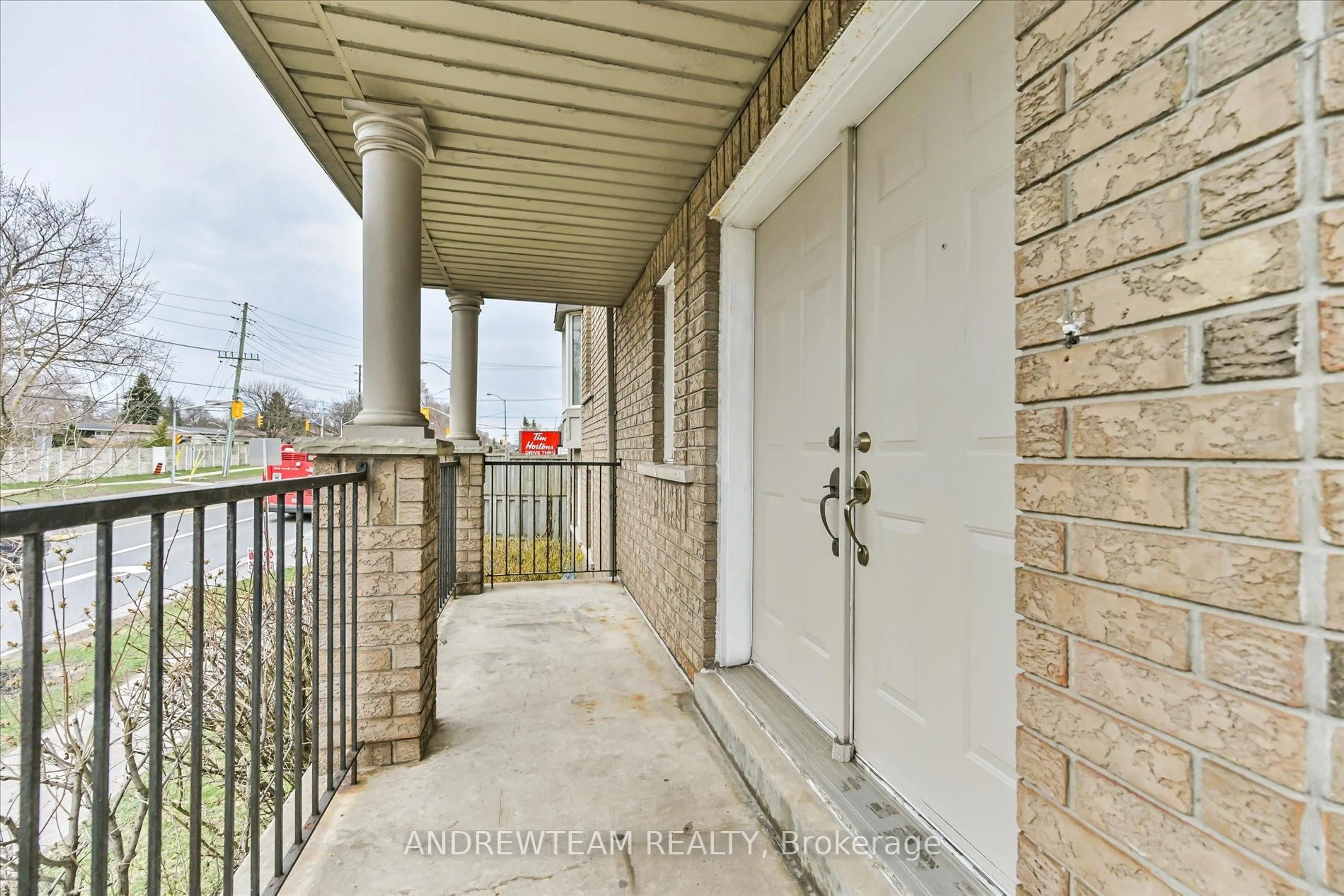 Indoor entryway for 1075 Ellesmere Rd #1, Toronto Ontario M1P 5C3