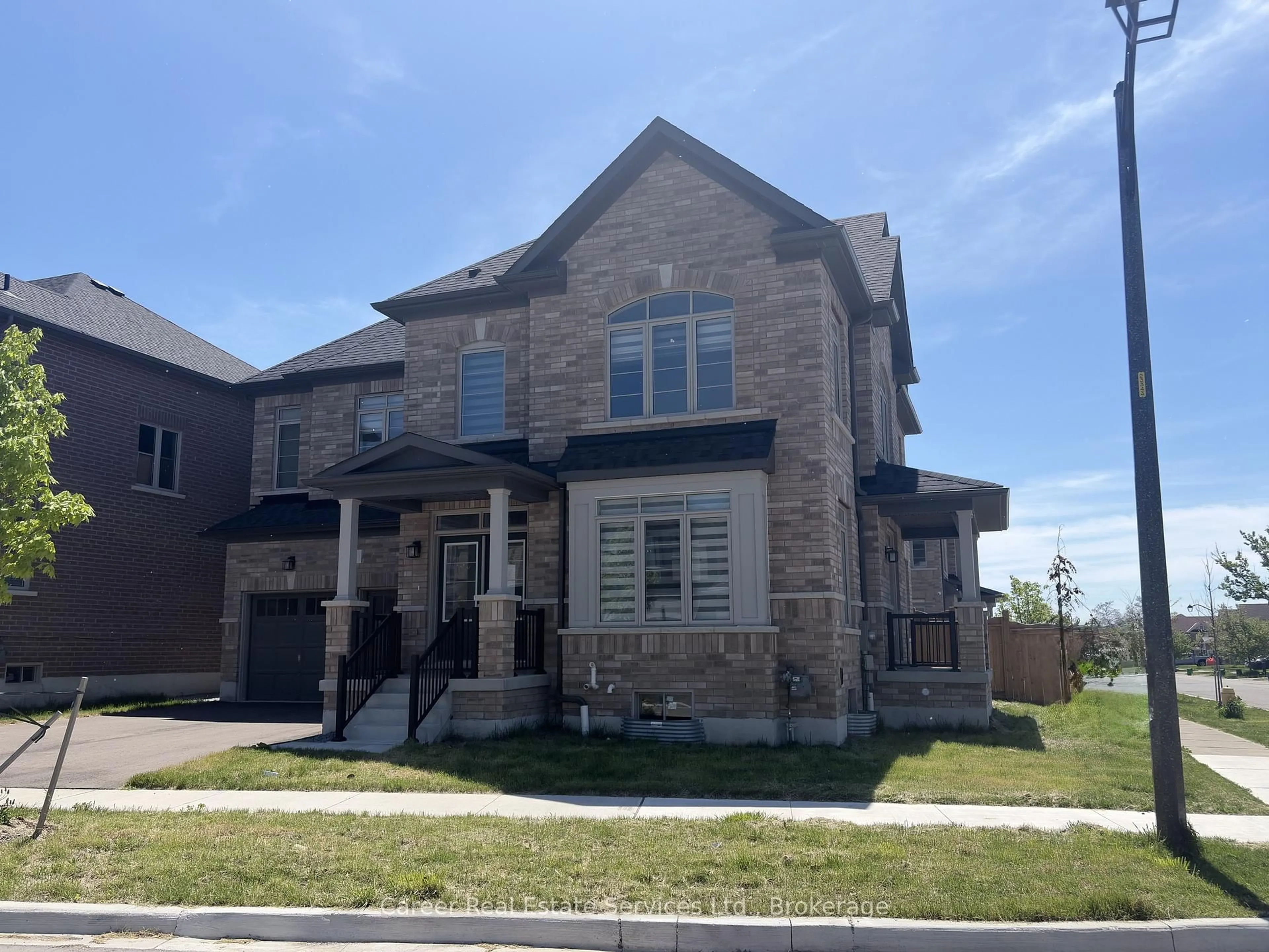 Home with brick exterior material, street for 1 Waterfront Cres, Whitby Ontario L1N 0M9