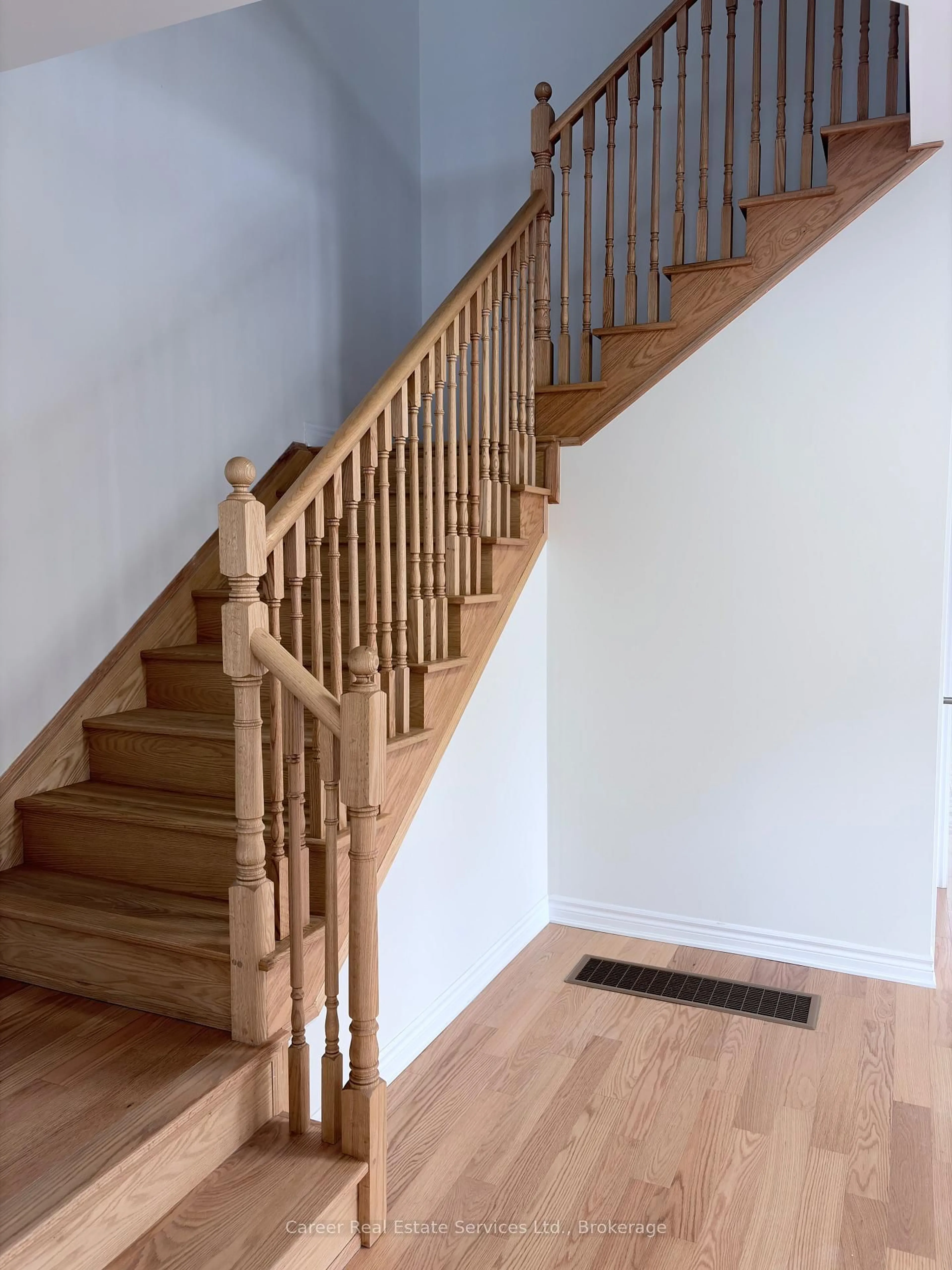 Stairs for 1 Waterfront Cres, Whitby Ontario L1N 0M9