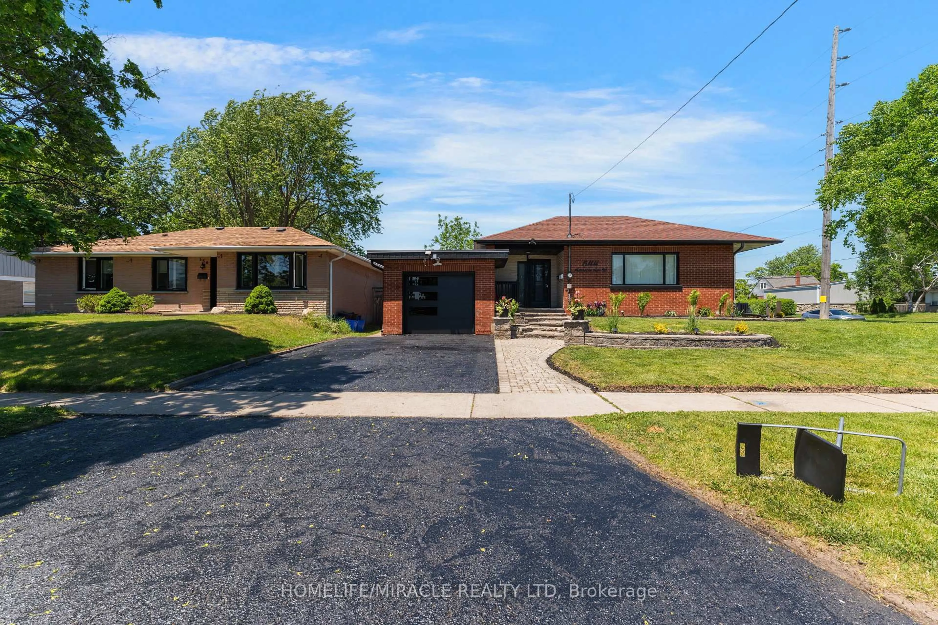 A pic from outside/outdoor area/front of a property/back of a property/a pic from drone, street for 544 Adelaide Ave, Oshawa Ontario L1J 2S3