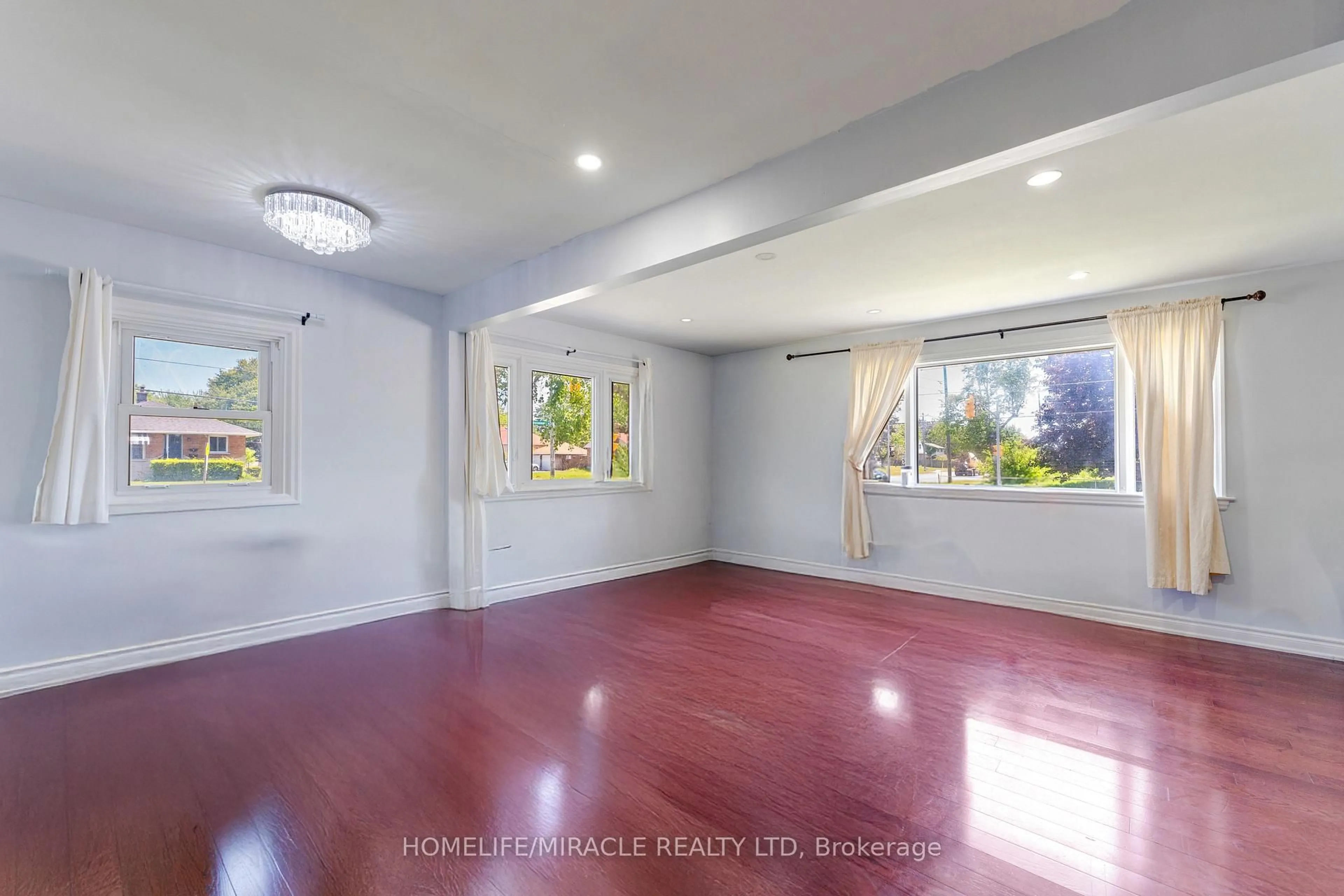 A pic of a room for 544 Adelaide Ave, Oshawa Ontario L1J 2S3