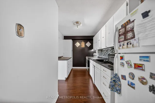 15 Torrance Rd #1102, Toronto 4