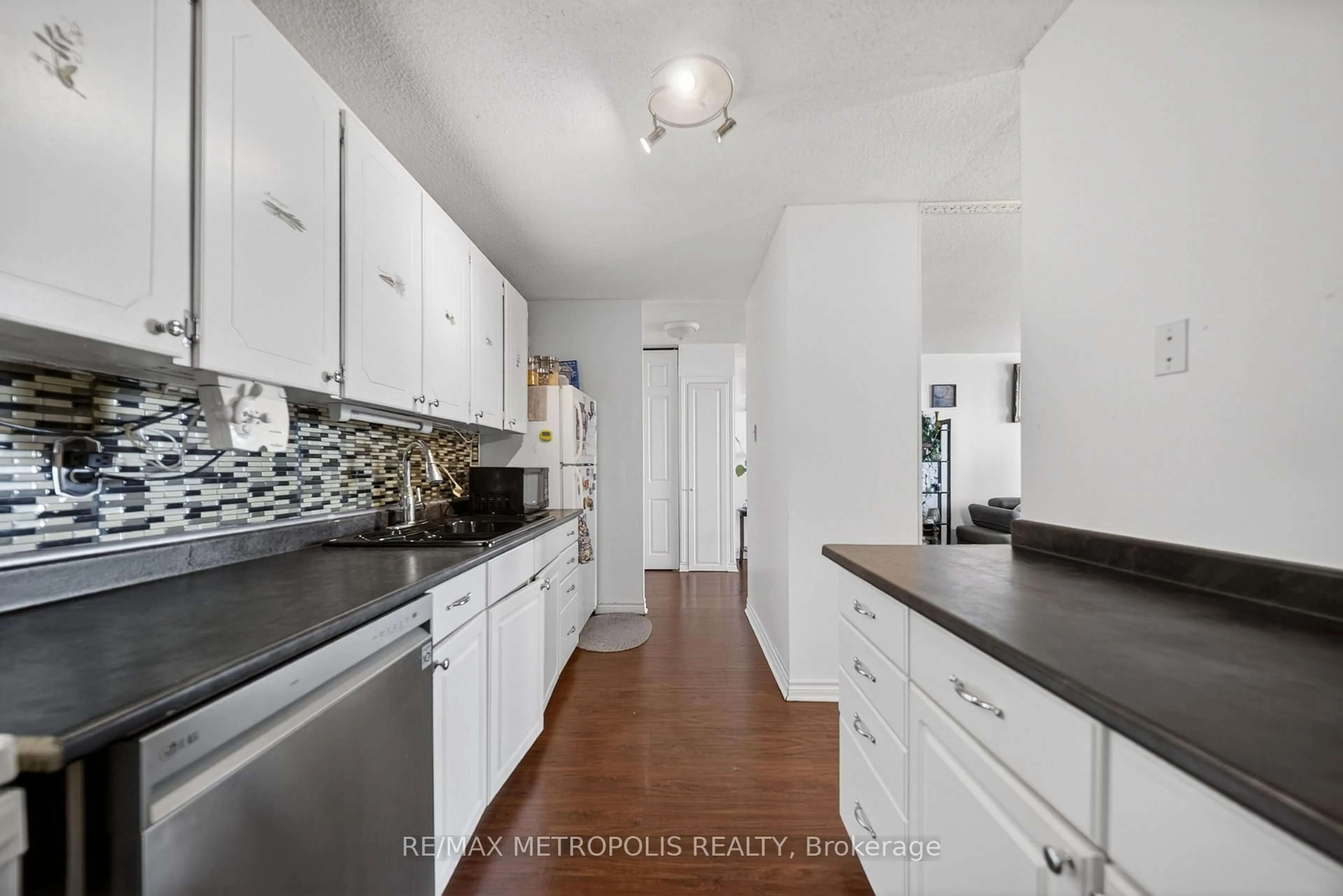 Unknown for 15 Torrance Rd #1102, Toronto Ontario M1J 3K2
