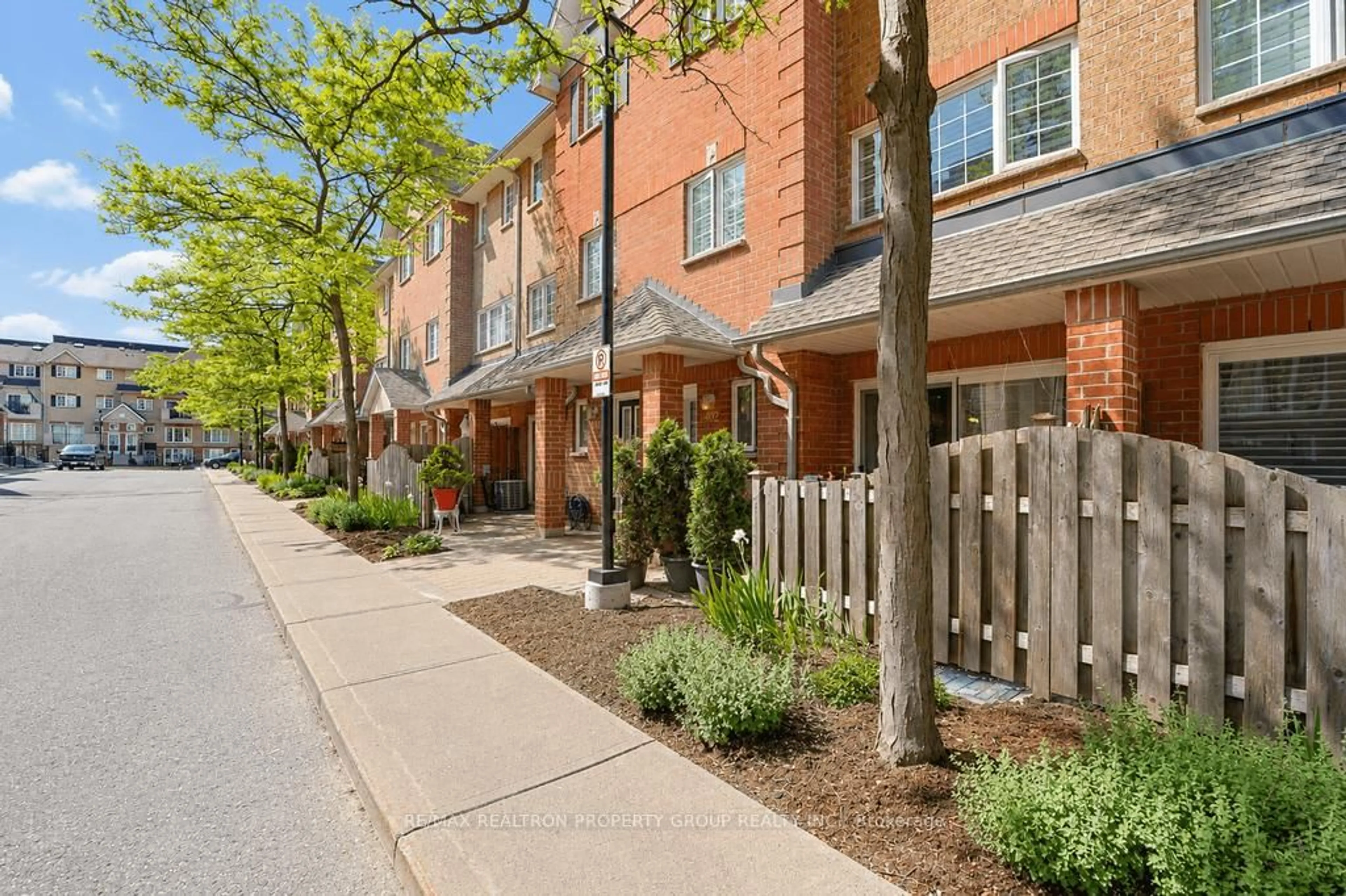 Patio, street for 1400 The Esplanade N #402, Pickering Ontario L1V 6V2