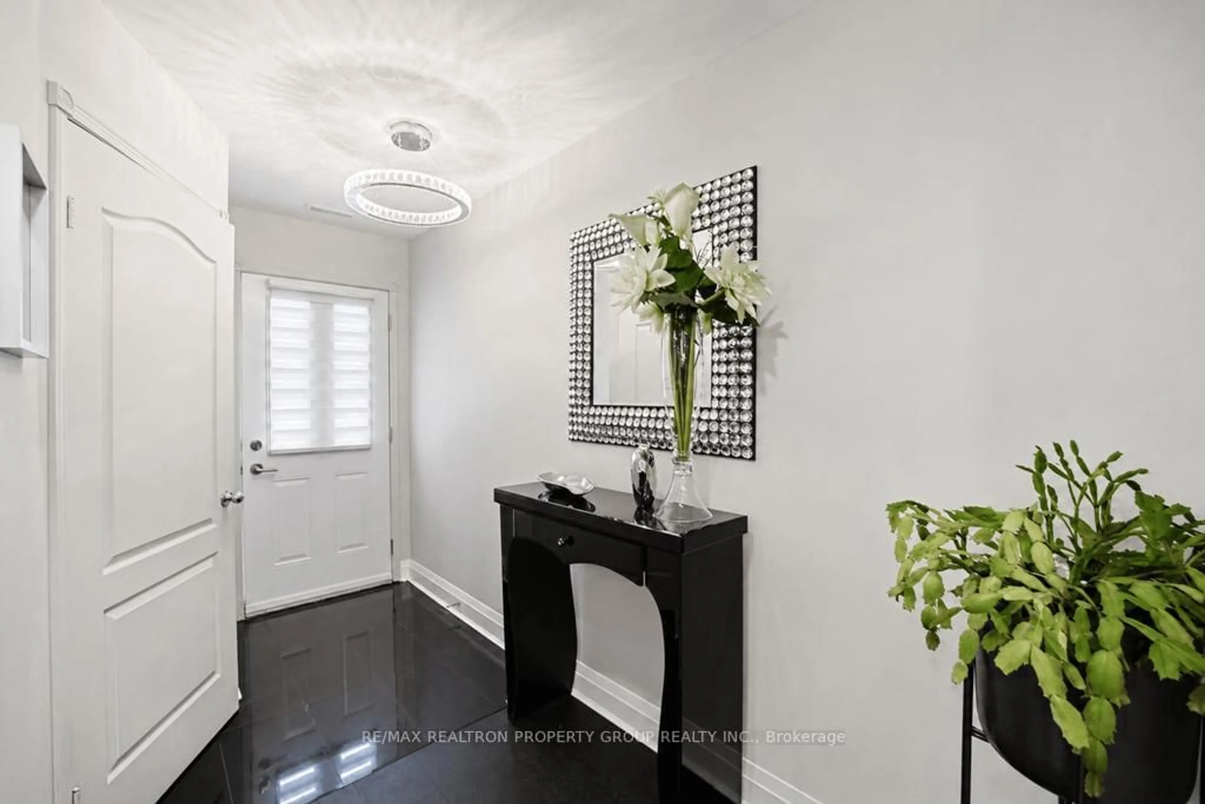 Indoor entryway for 1400 The Esplanade N #402, Pickering Ontario L1V 6V2