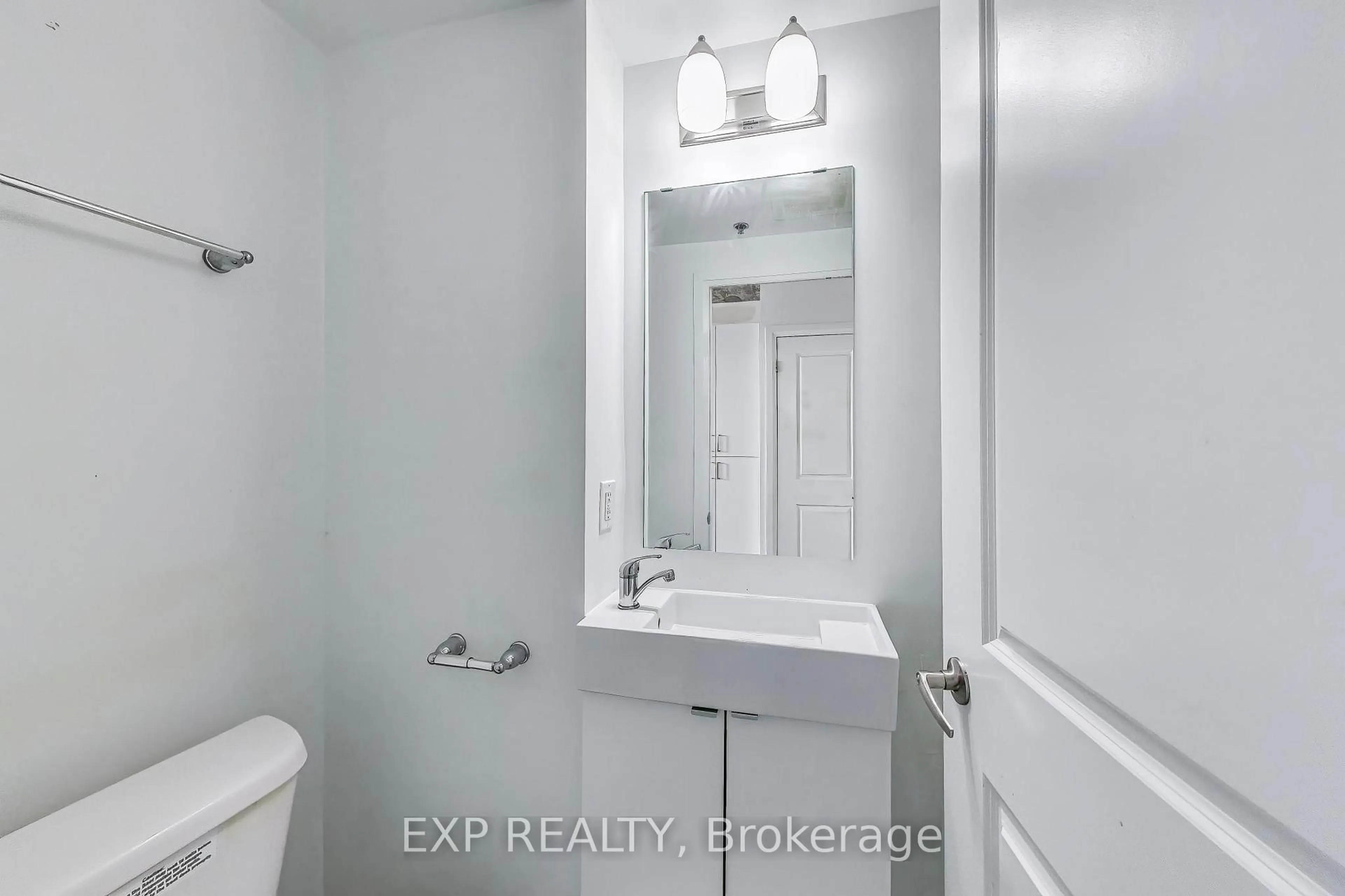 Standard bathroom, ceramic/tile floor for 1900 Simcoe St #739, Oshawa Ontario L1G 0C1