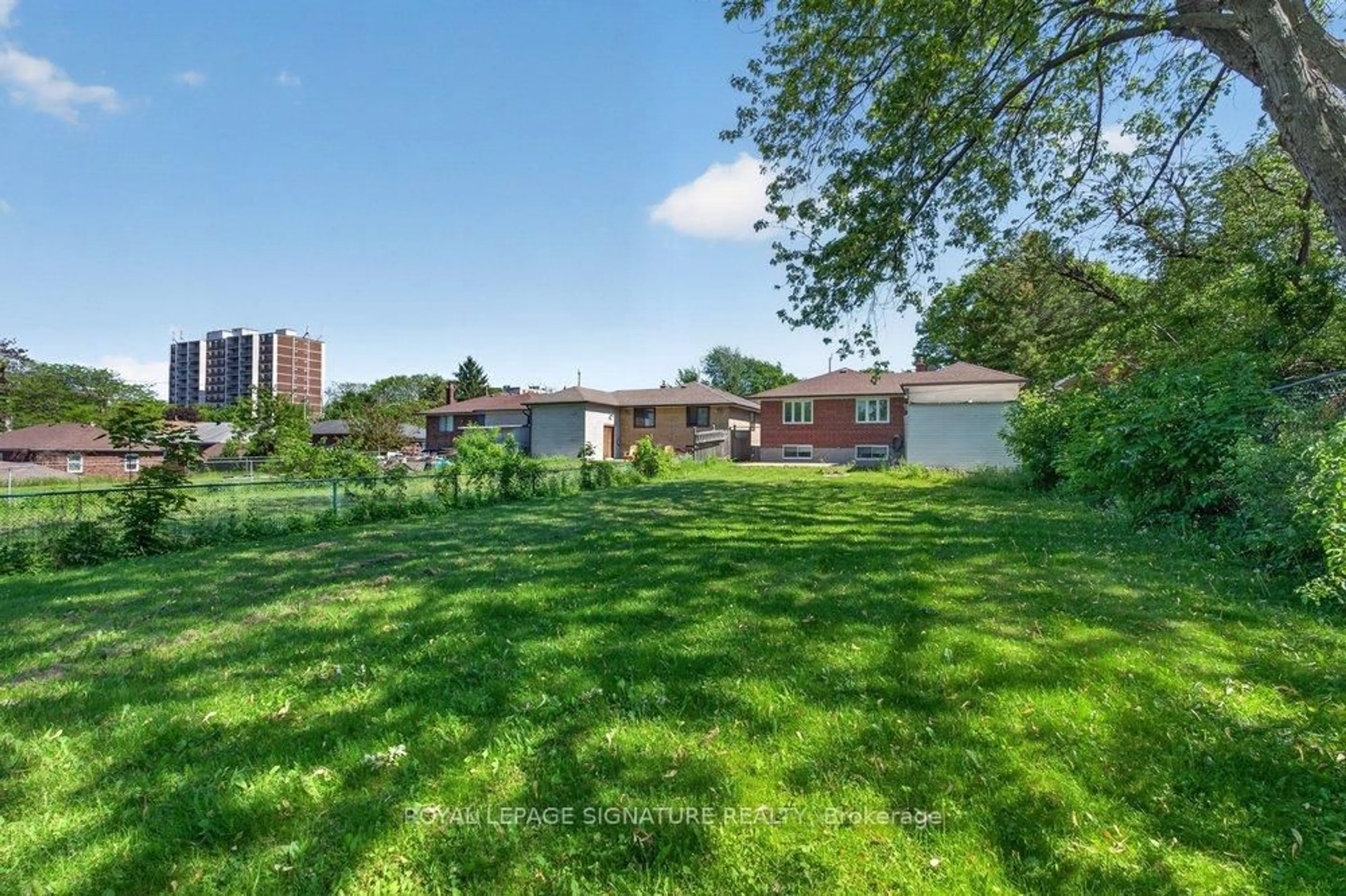 A pic from outside/outdoor area/front of a property/back of a property/a pic from drone, unknown for 126 Trinnell Blvd, Toronto Ontario M1L 1S7