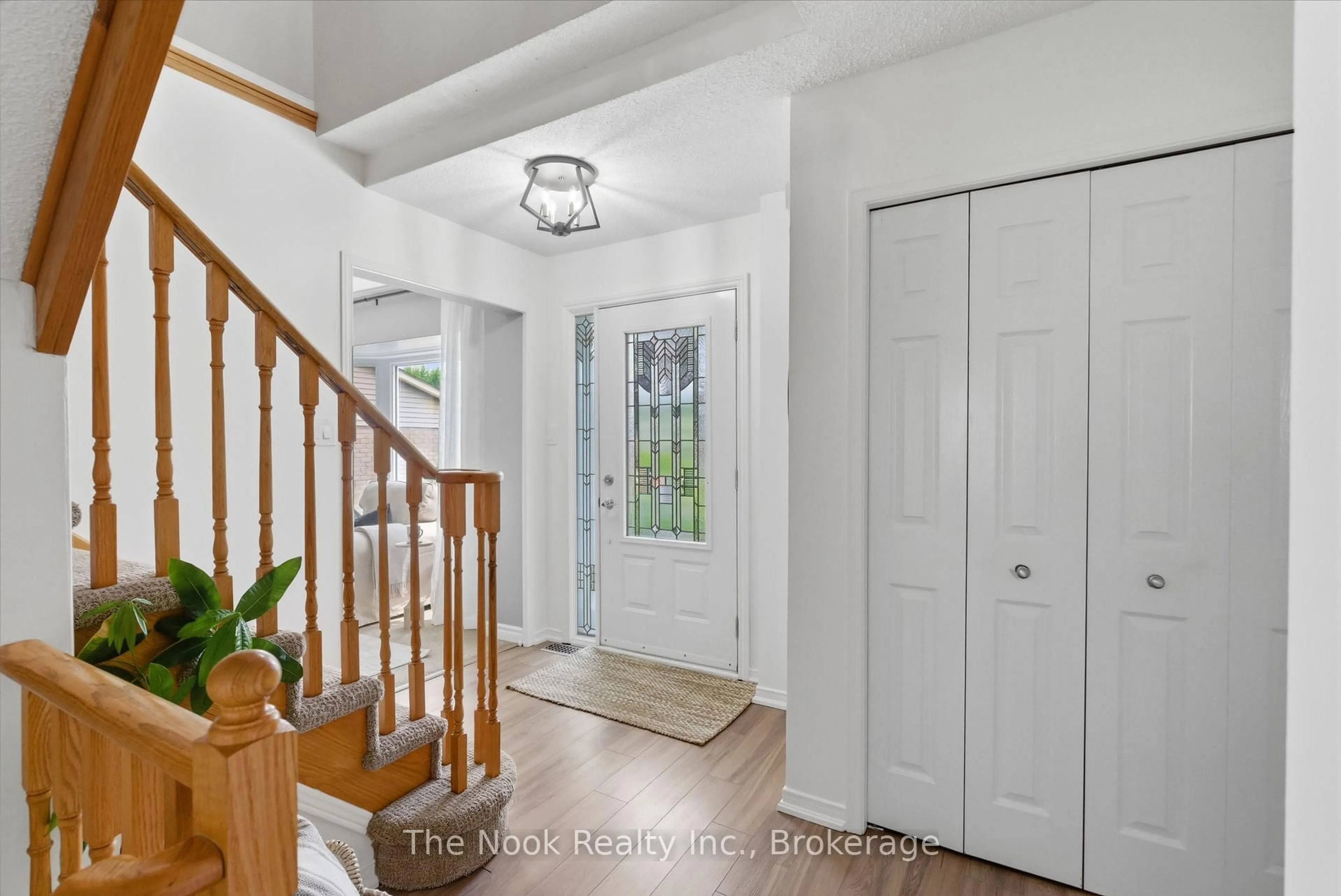 Indoor entryway for 865 Lochness Cres, Oshawa Ontario L1J 7P9