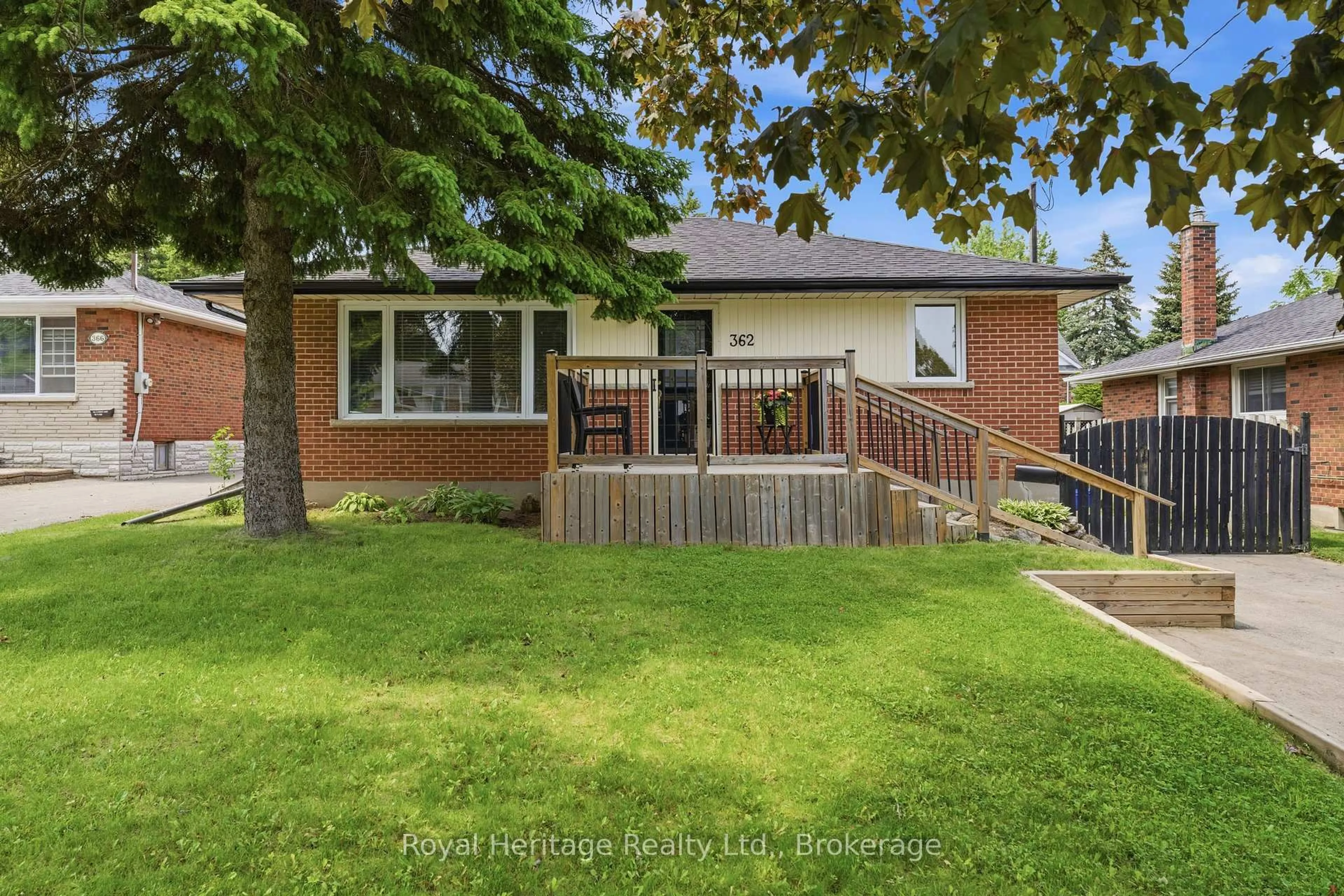 A pic from outside/outdoor area/front of a property/back of a property/a pic from drone, street for 362 Garden Crt, Oshawa Ontario L1J 3E4