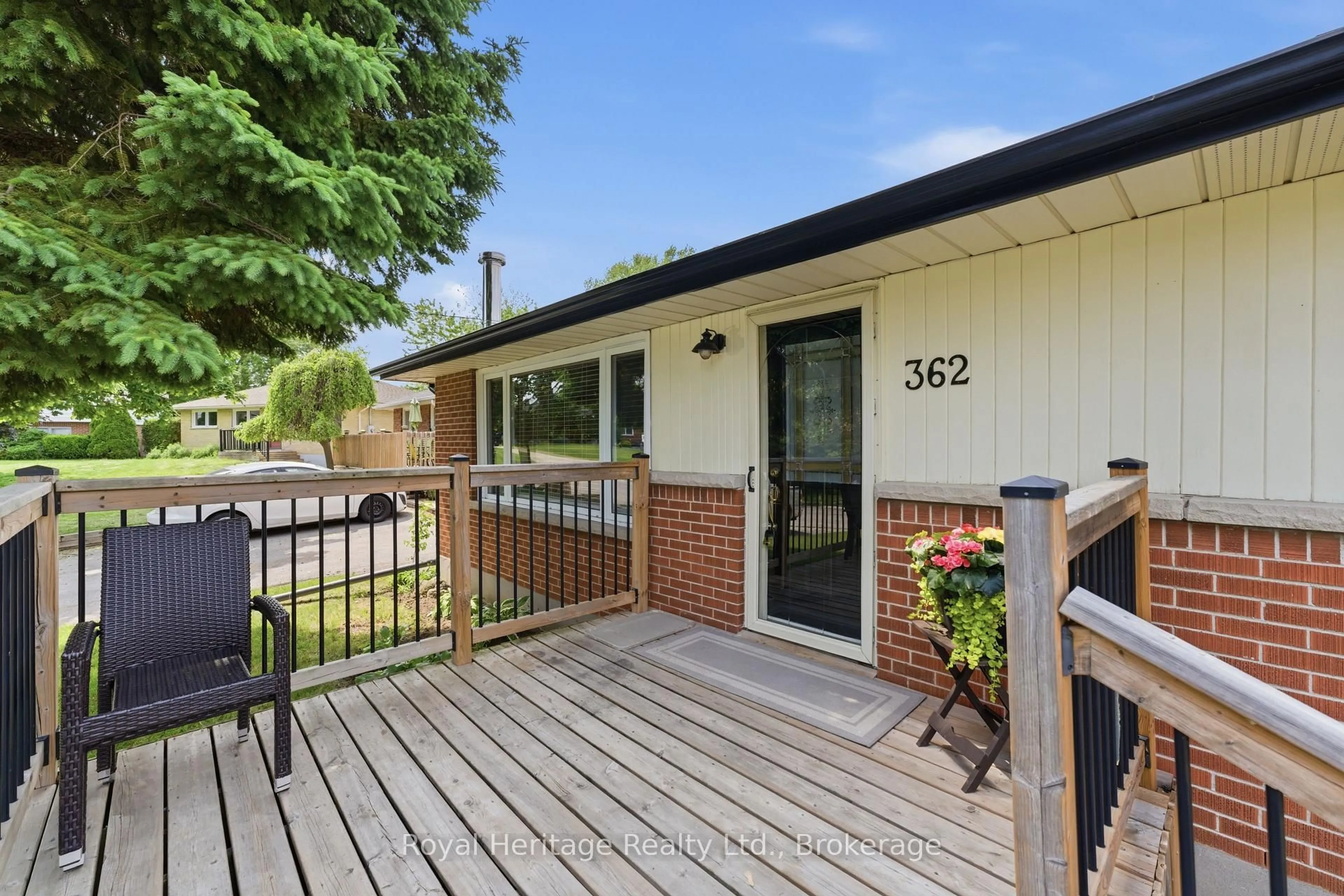 Unknown for 362 Garden Crt, Oshawa Ontario L1J 3E4