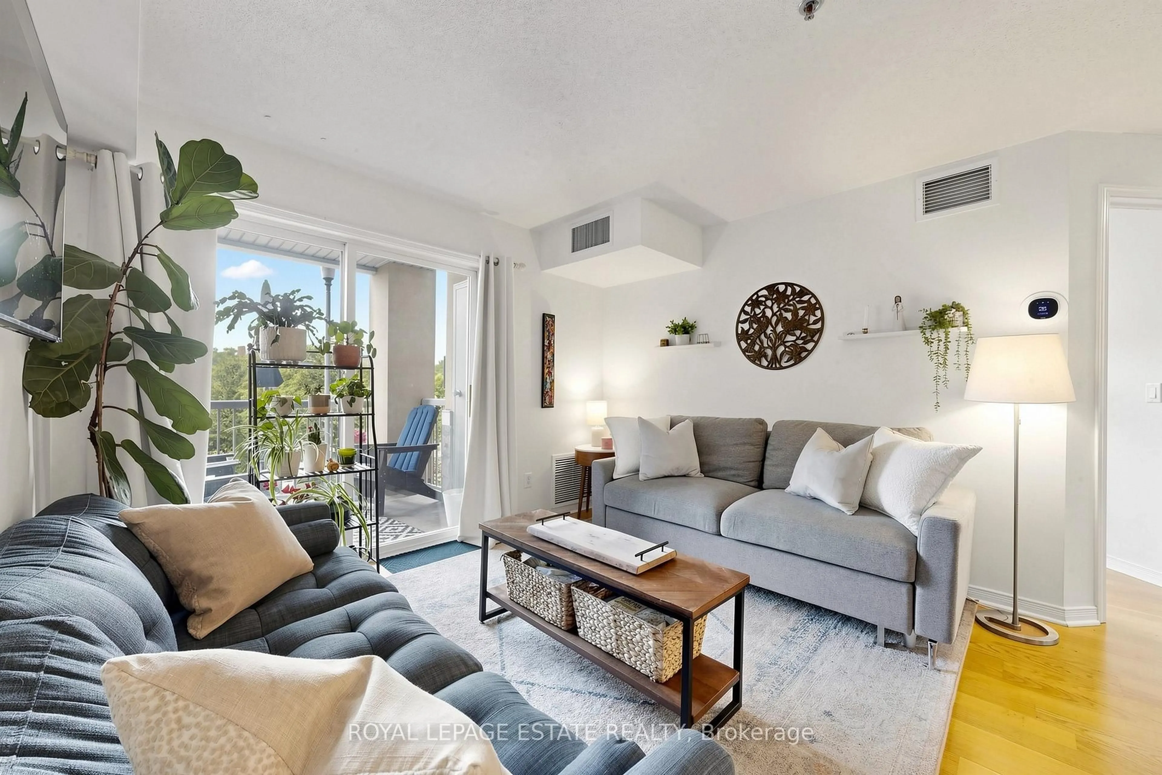 Living room with furniture, unknown for 684 Warden Ave #331, Toronto Ontario M1L 4W4