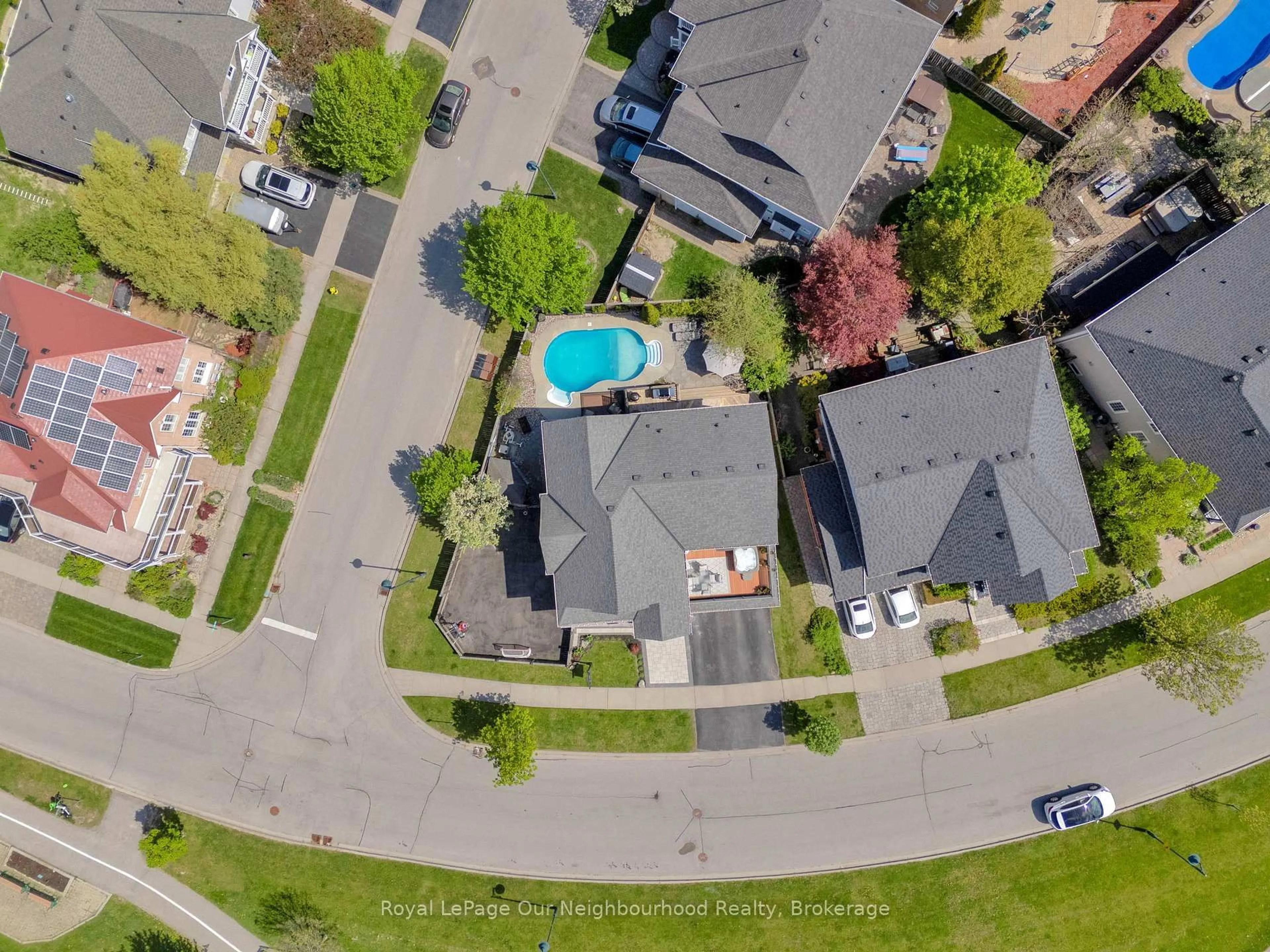 A pic from outside/outdoor area/front of a property/back of a property/a pic from drone, street for 977 Audley Rd, Ajax Ontario L1Z 1N6