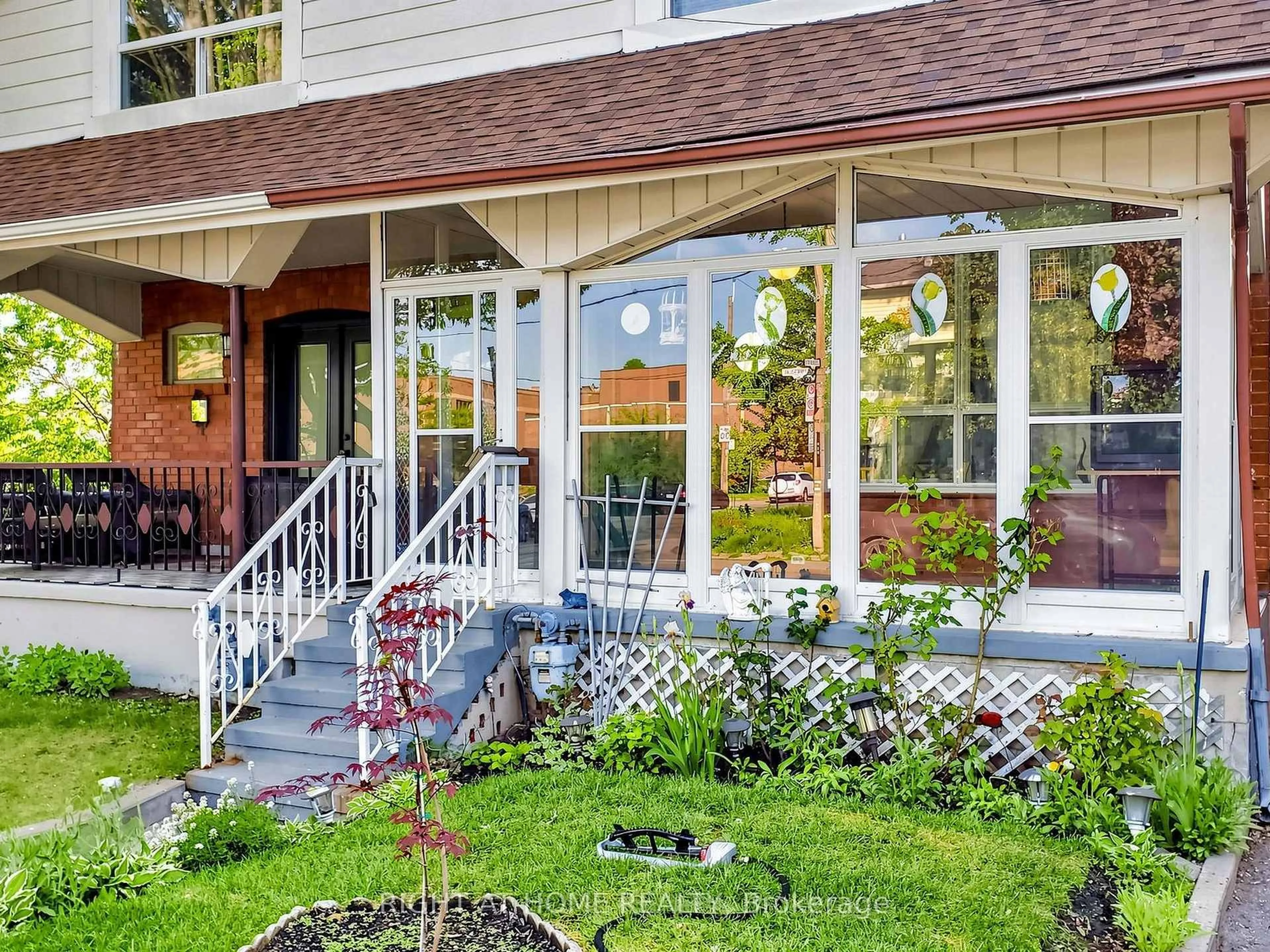 Patio, mountain view for 86 Caithness Ave, Toronto Ontario M4J 3Y1