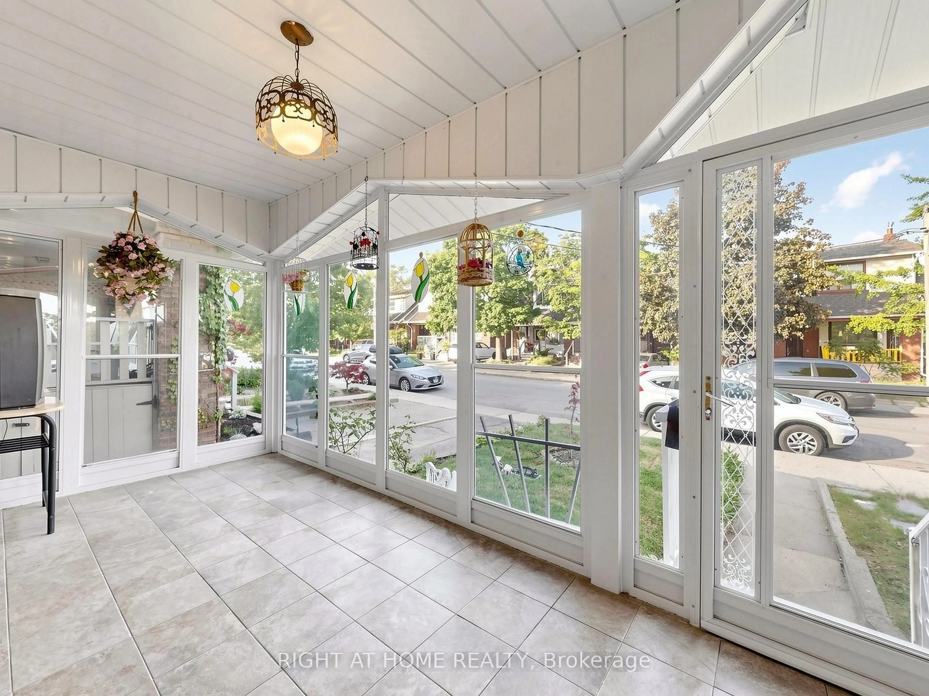 Indoor entryway for 86 Caithness Ave, Toronto Ontario M4J 3Y1