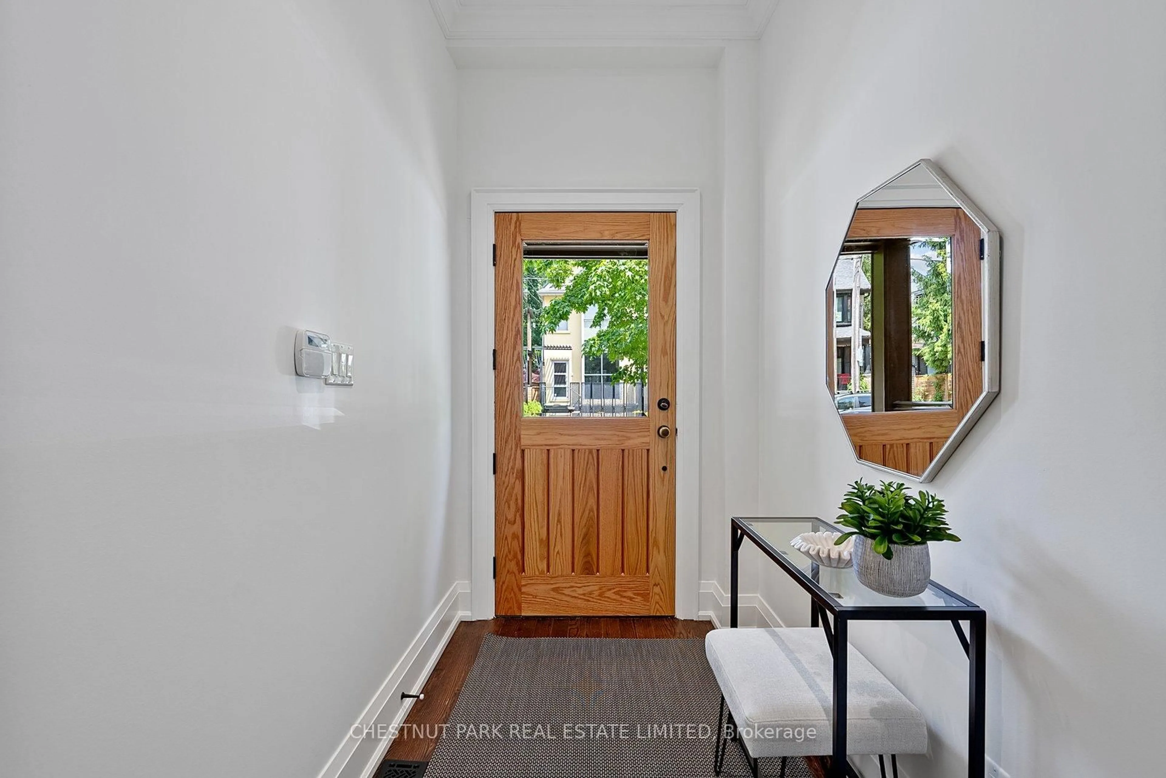 Indoor entryway for 918 Carlaw Ave, Toronto Ontario M4K 3L3