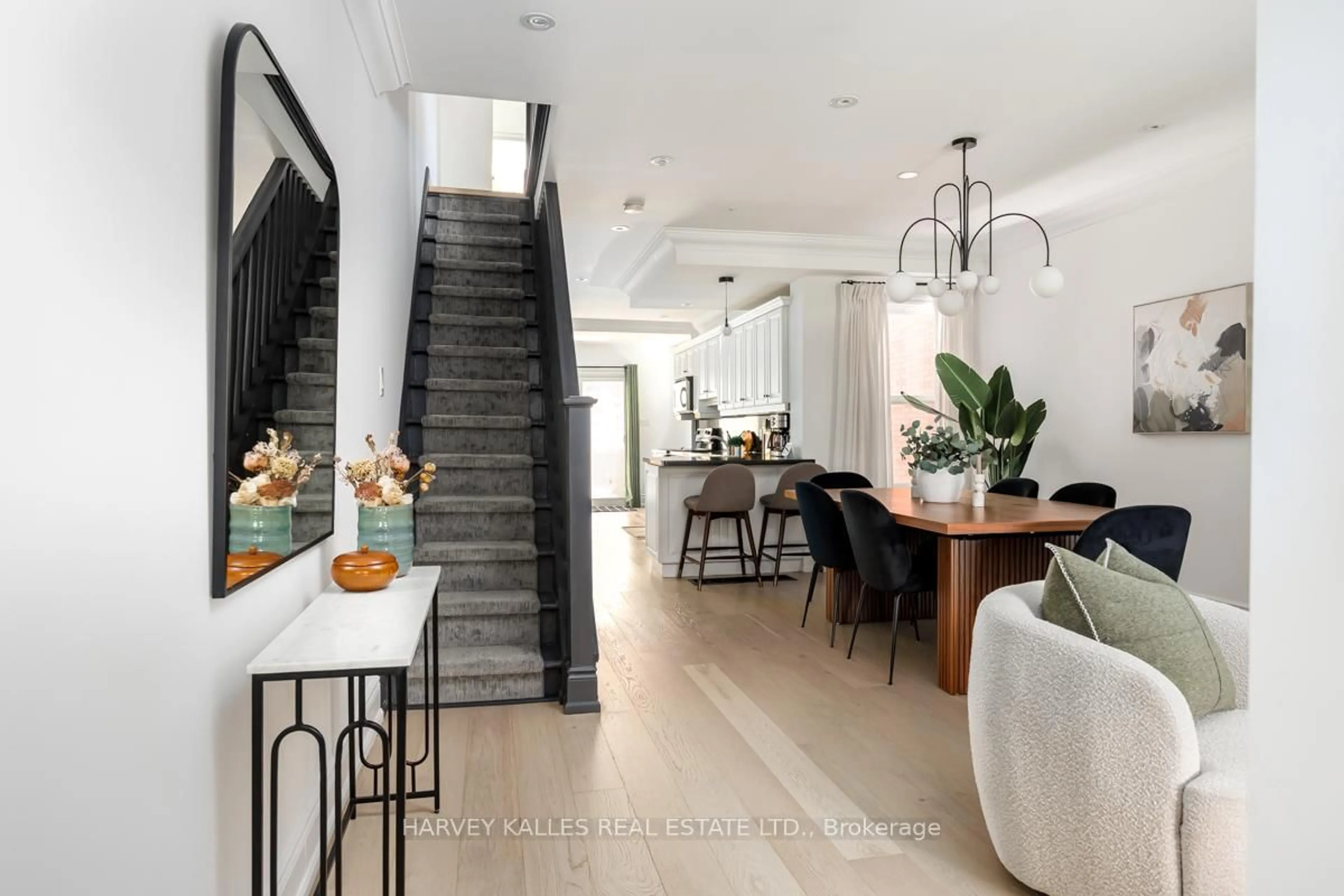 Indoor entryway for 89 Gough Ave, Toronto Ontario M4K 3N9