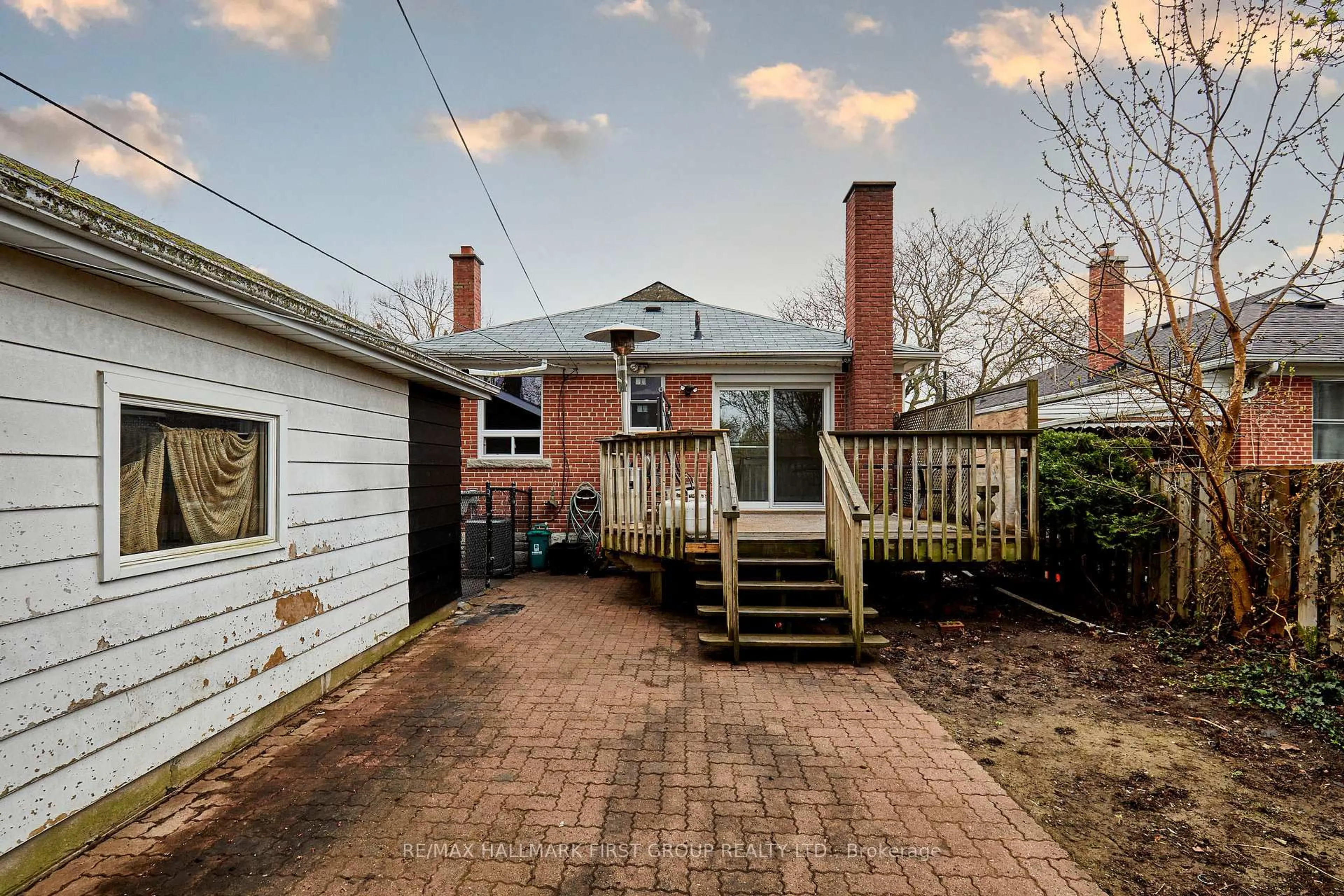 Unknown for 295 Baldwin St, Oshawa Ontario L1H 6H5