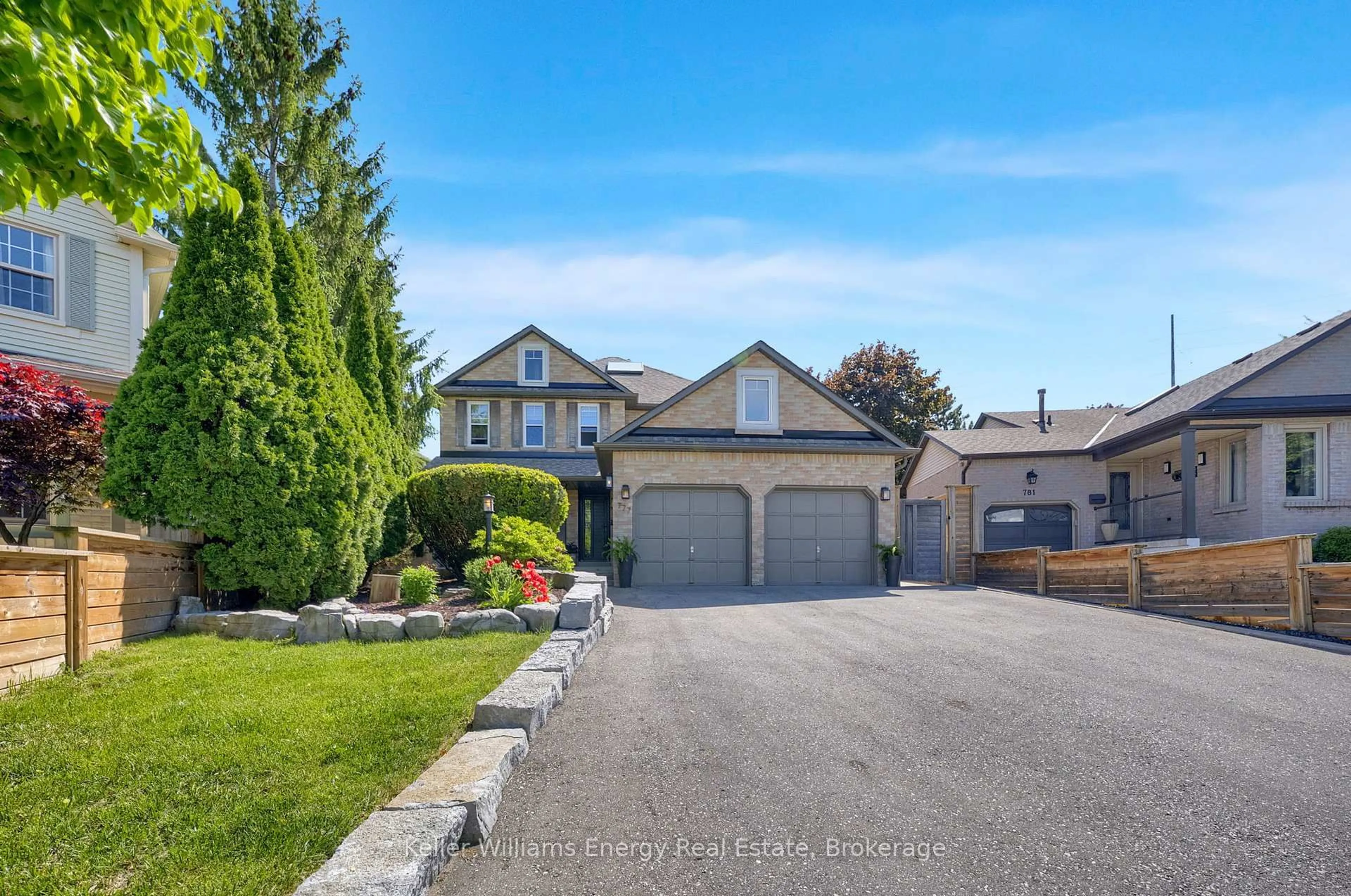 A pic from outside/outdoor area/front of a property/back of a property/a pic from drone, street for 777 Shetland Crt, Oshawa Ontario L1J 7R3