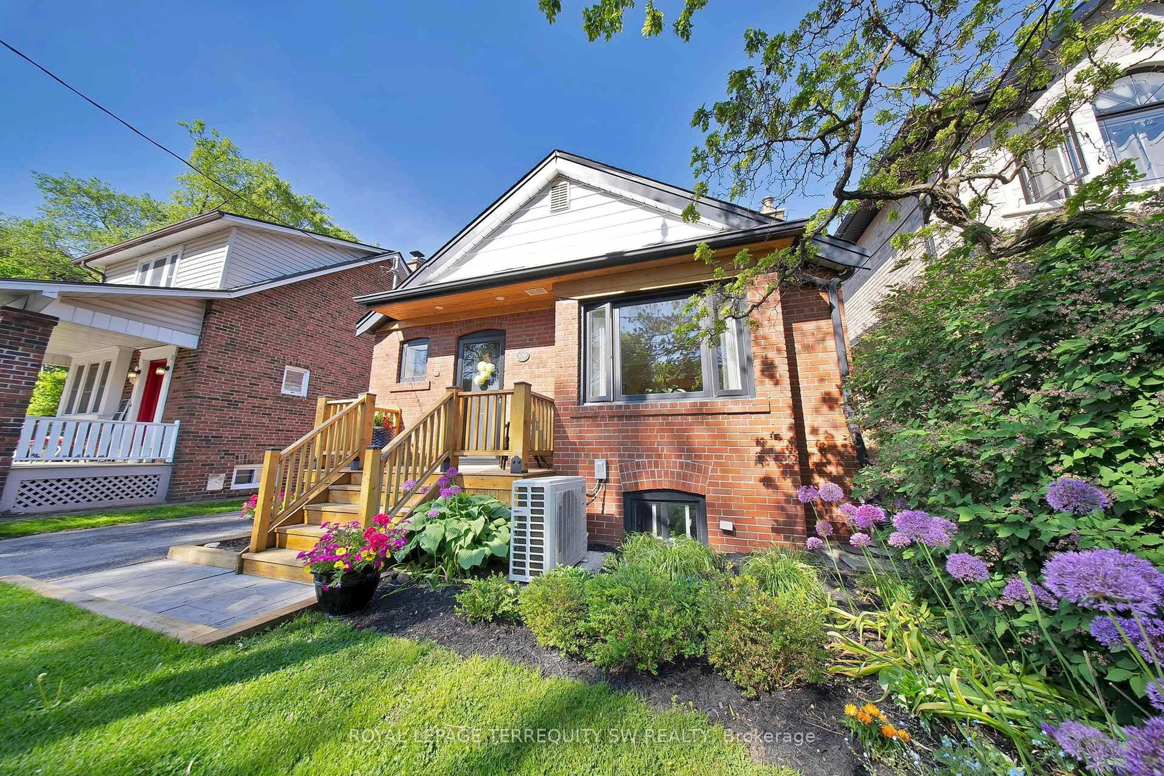 Home with brick exterior material, street for 100 Harding Blvd, Toronto Ontario M1N 3E2
