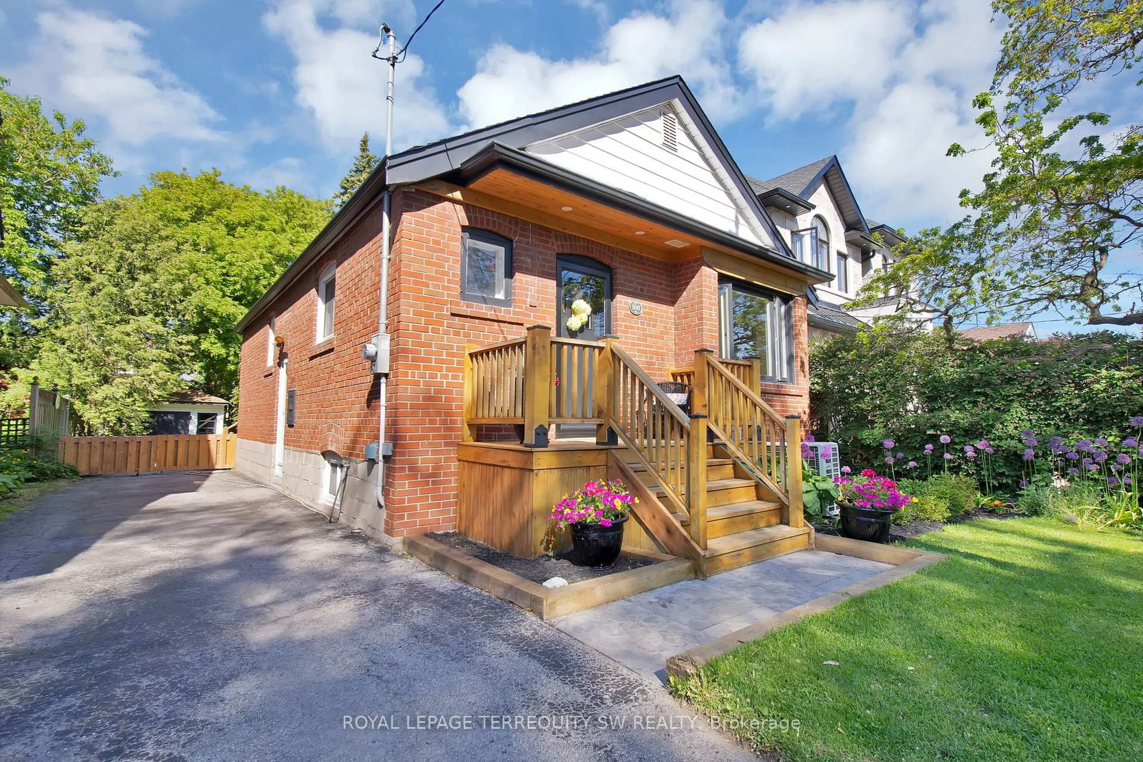 Home with brick exterior material, street for 100 Harding Blvd, Toronto Ontario M1N 3E2