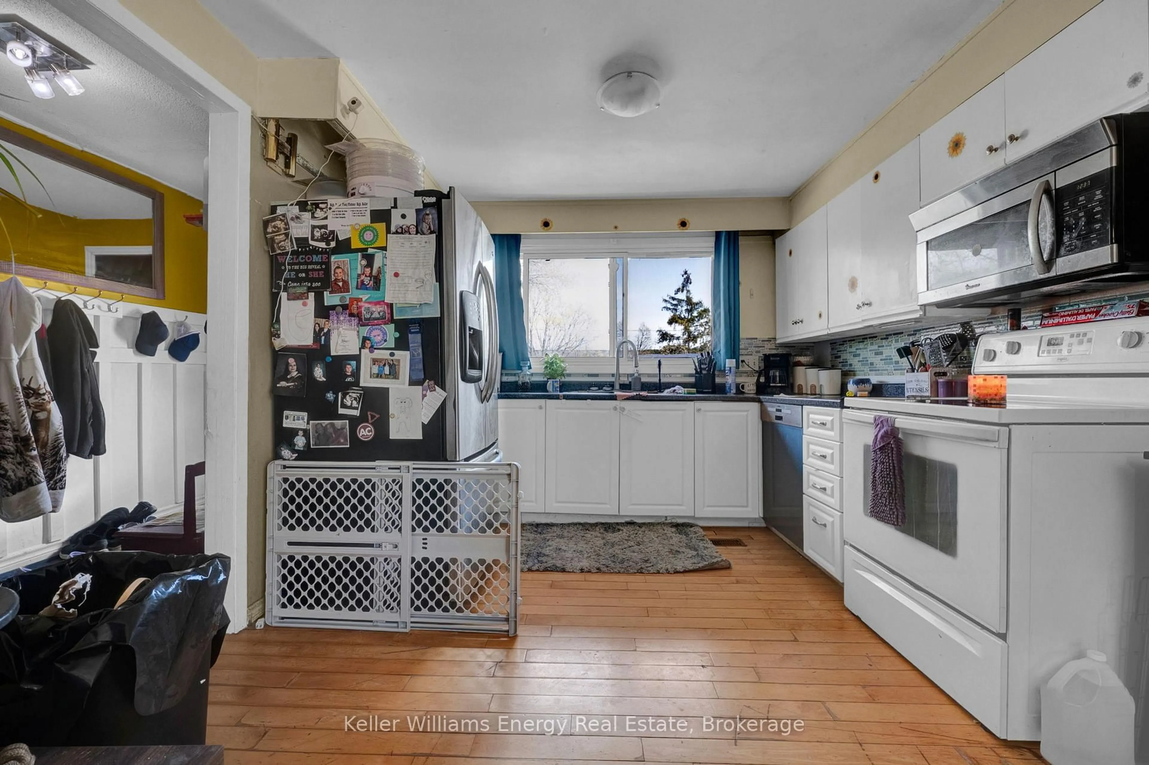 Standard kitchen, unknown for 741 Ritson Rd, Oshawa Ontario L1H 5L2