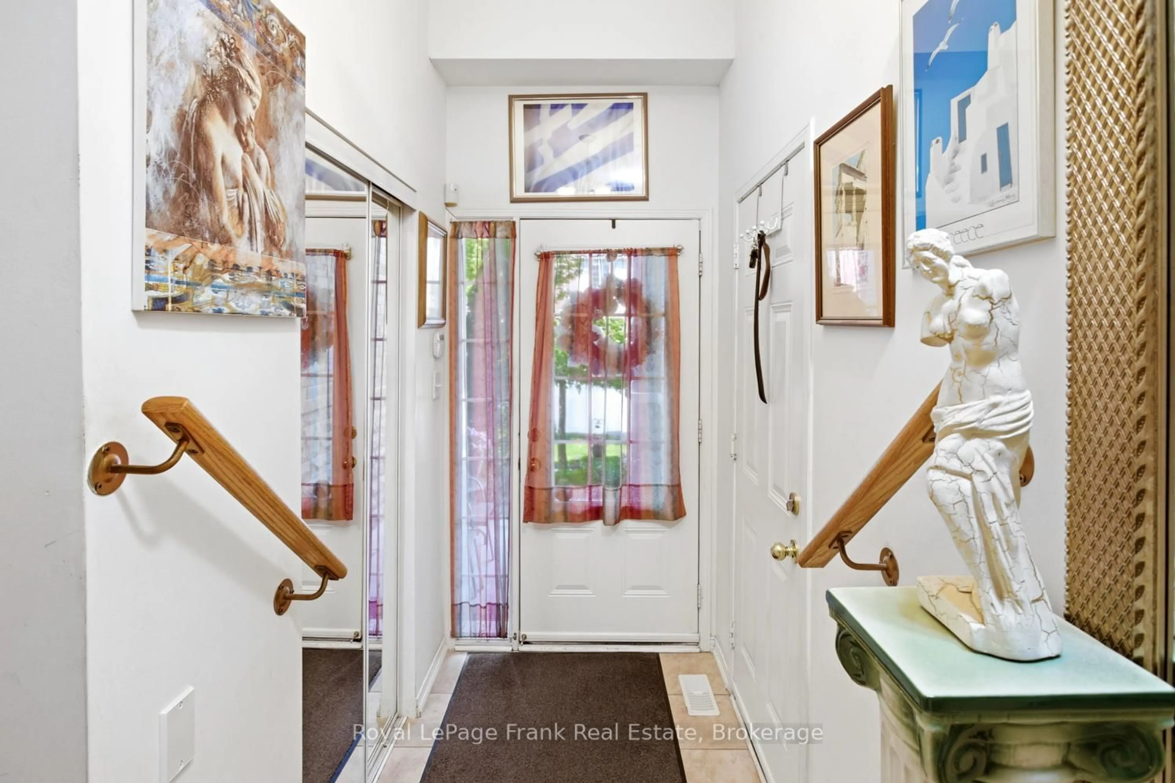 Indoor entryway for 31 Linnell St, Ajax Ontario L1Z 0K8