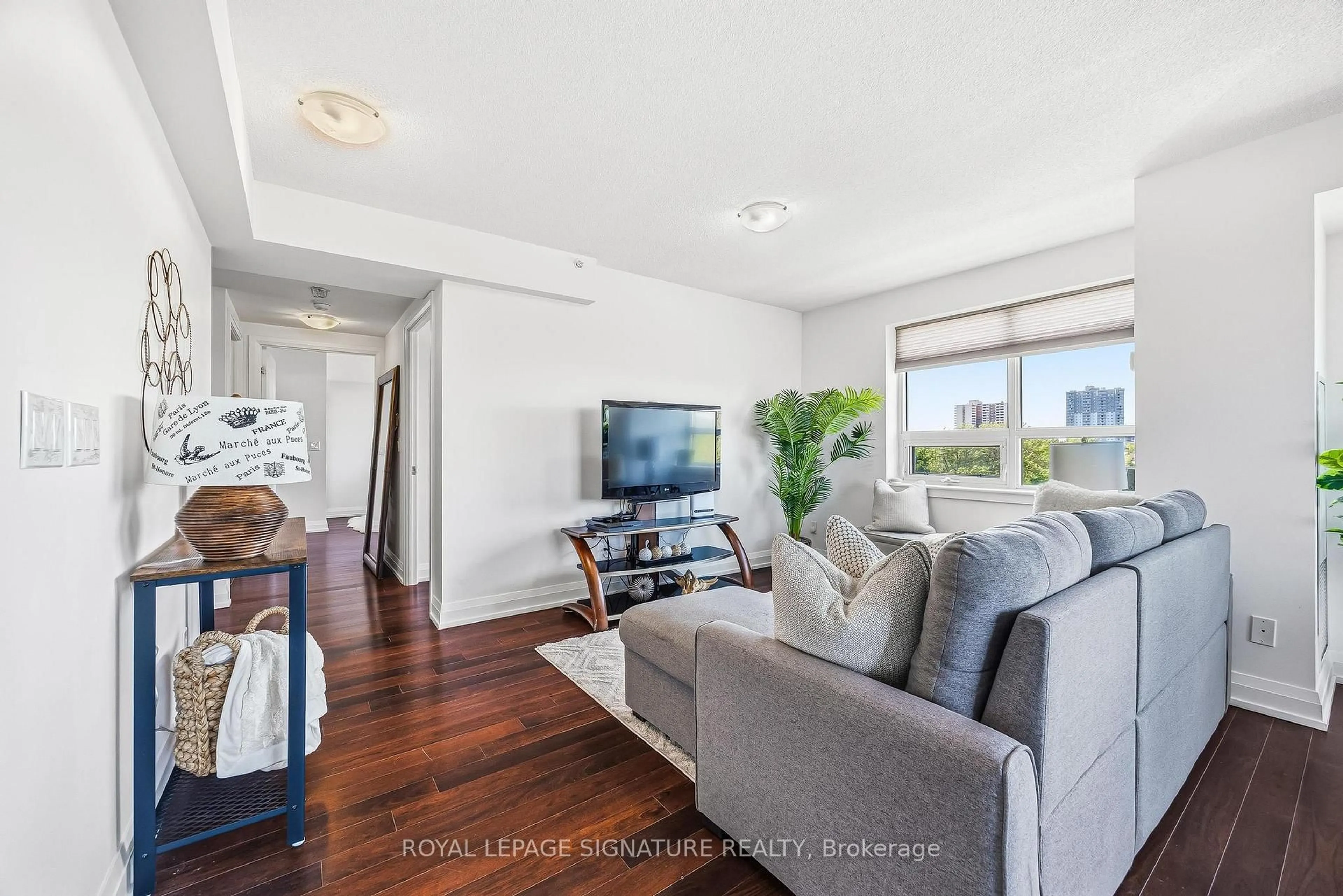 Living room with furniture, unknown for 3520 Danforth Ave #601, Toronto Ontario M1L 1E5