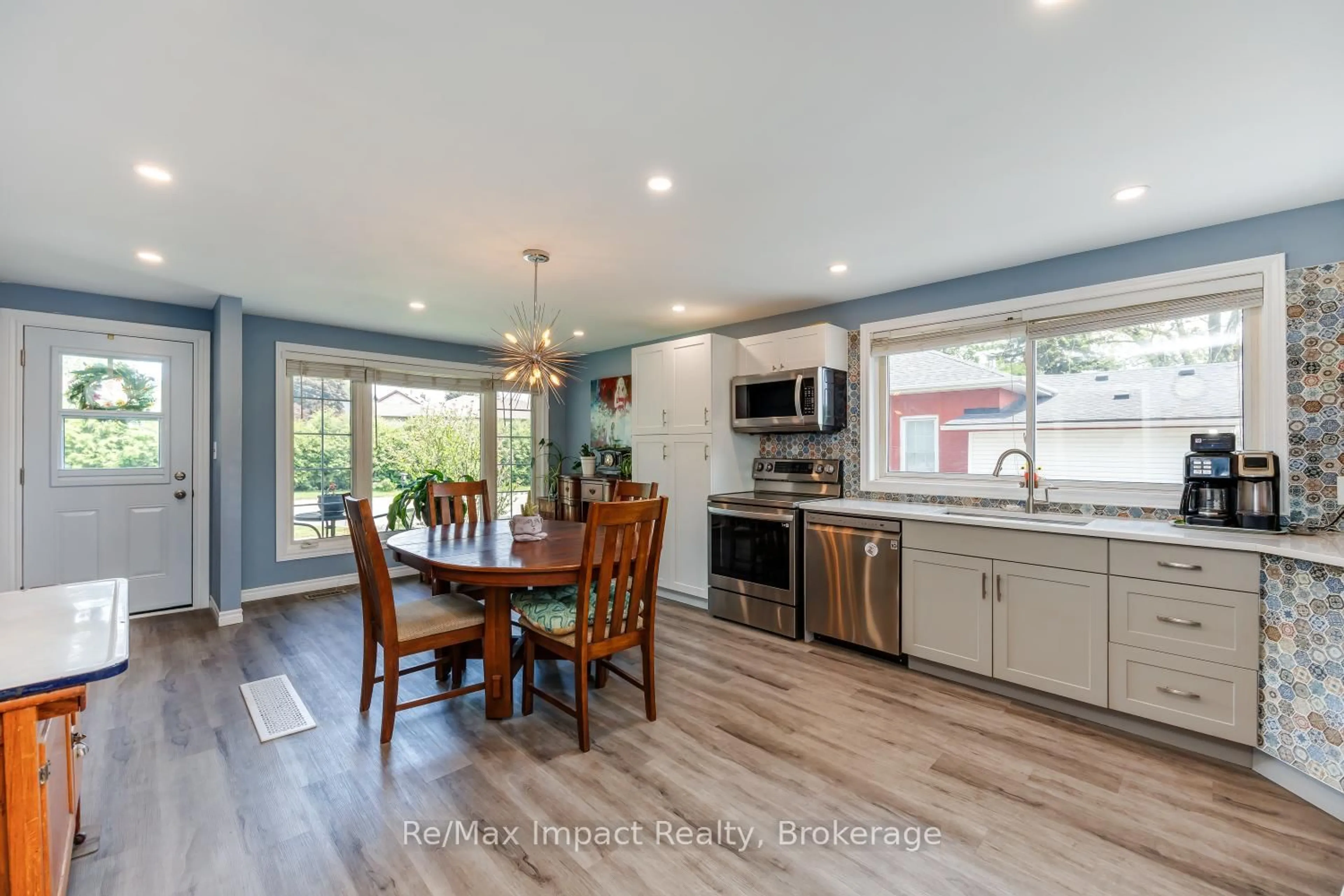 Open concept kitchen, unknown for 44 Brown St, Clarington Ontario L1C 2R4