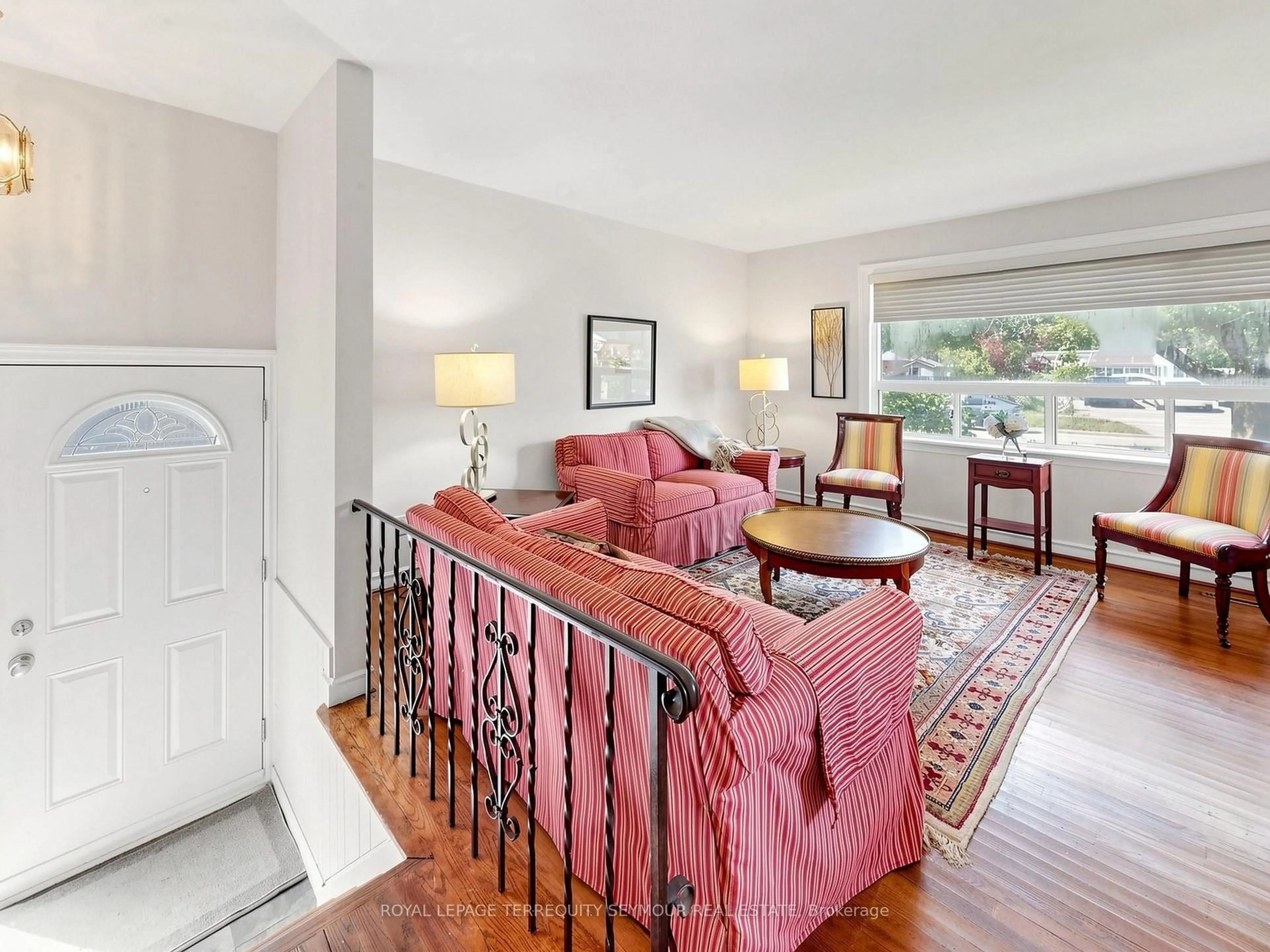 Living room with furniture, unknown for 53 Vauxhall Dr, Toronto Ontario M1P 1P8