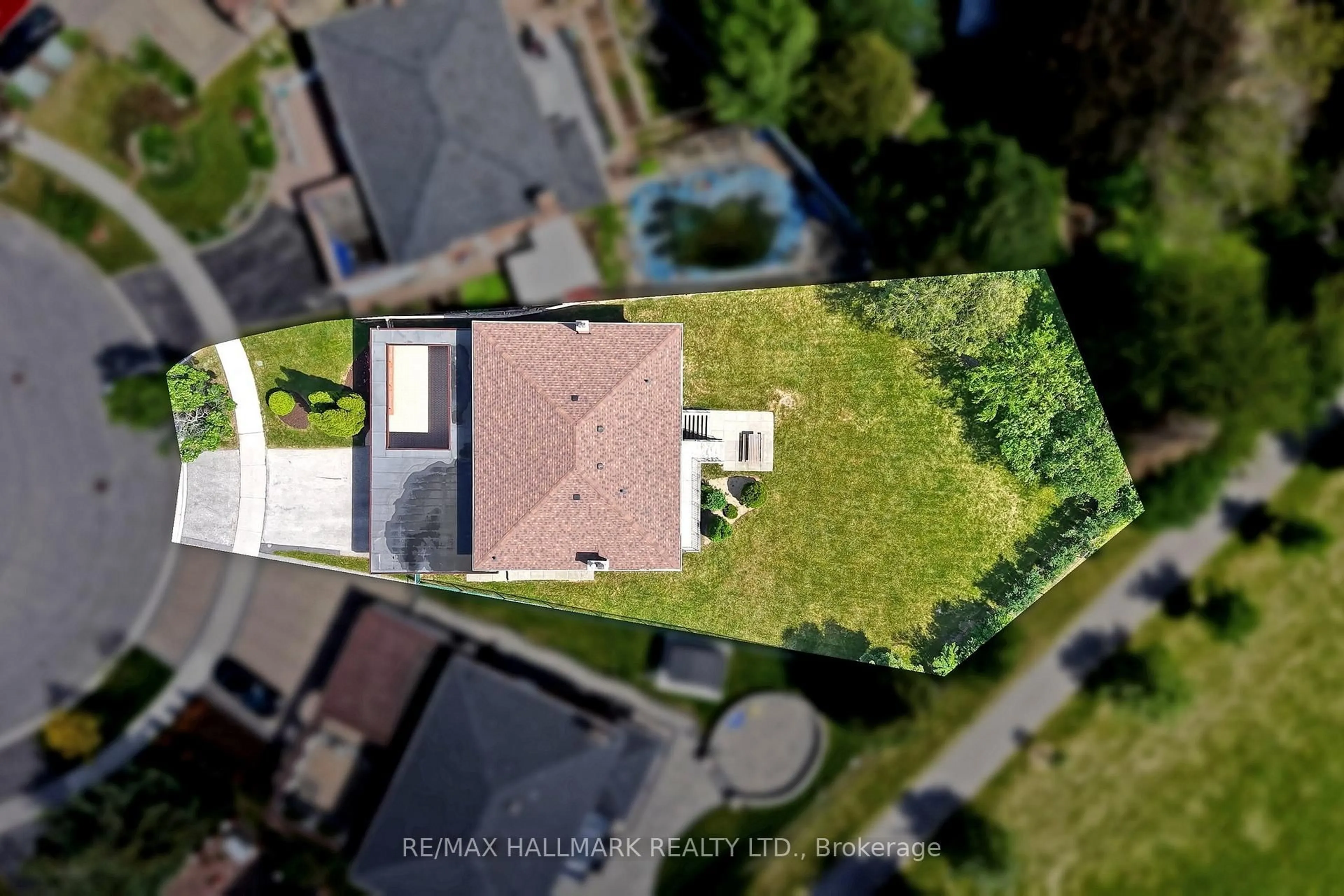 A pic from outside/outdoor area/front of a property/back of a property/a pic from drone, street for 38 Elmartin Dr, Toronto Ontario M1W 3C5