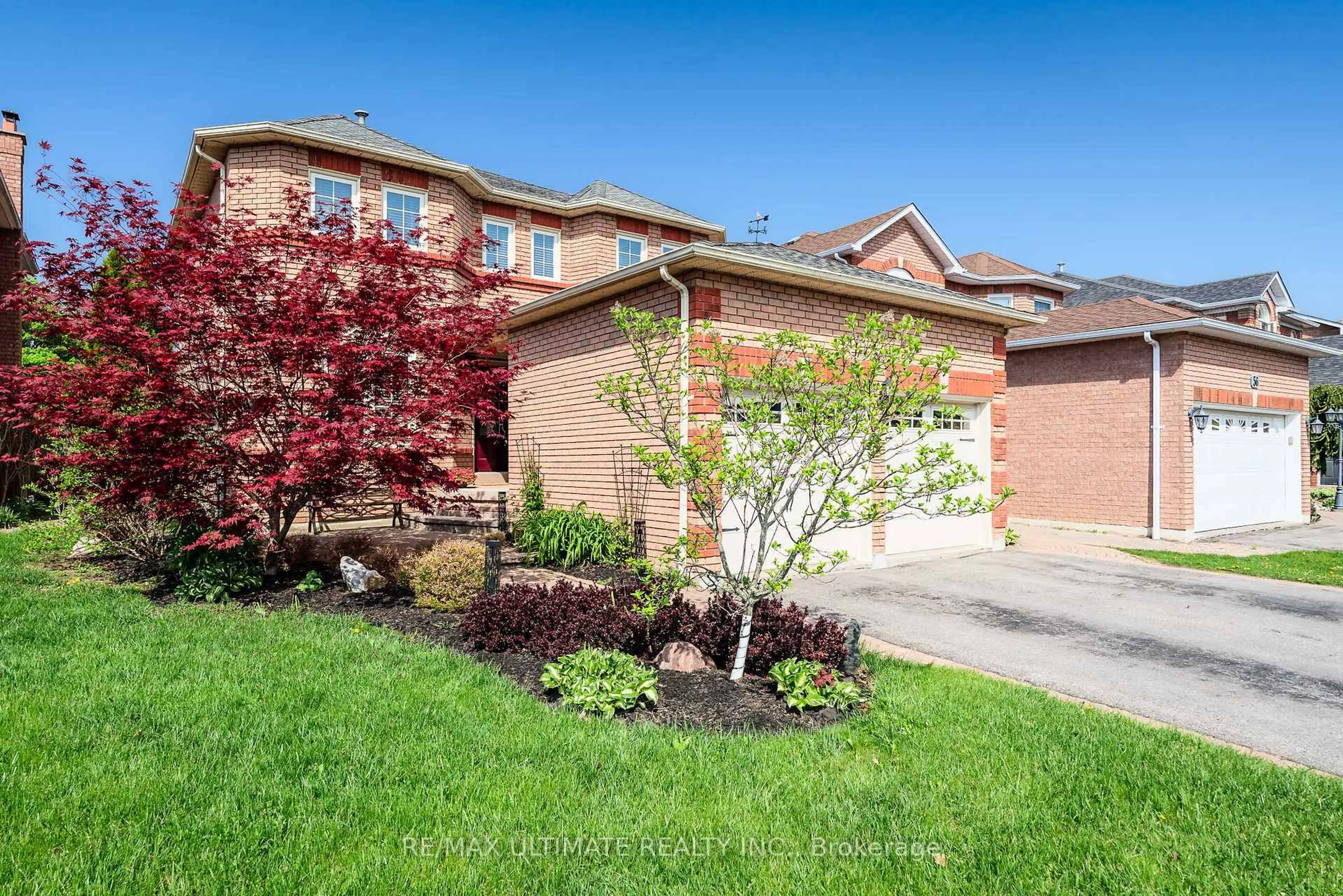 Home with brick exterior material, street for 54 Waller St, Whitby Ontario L1R 1Z8