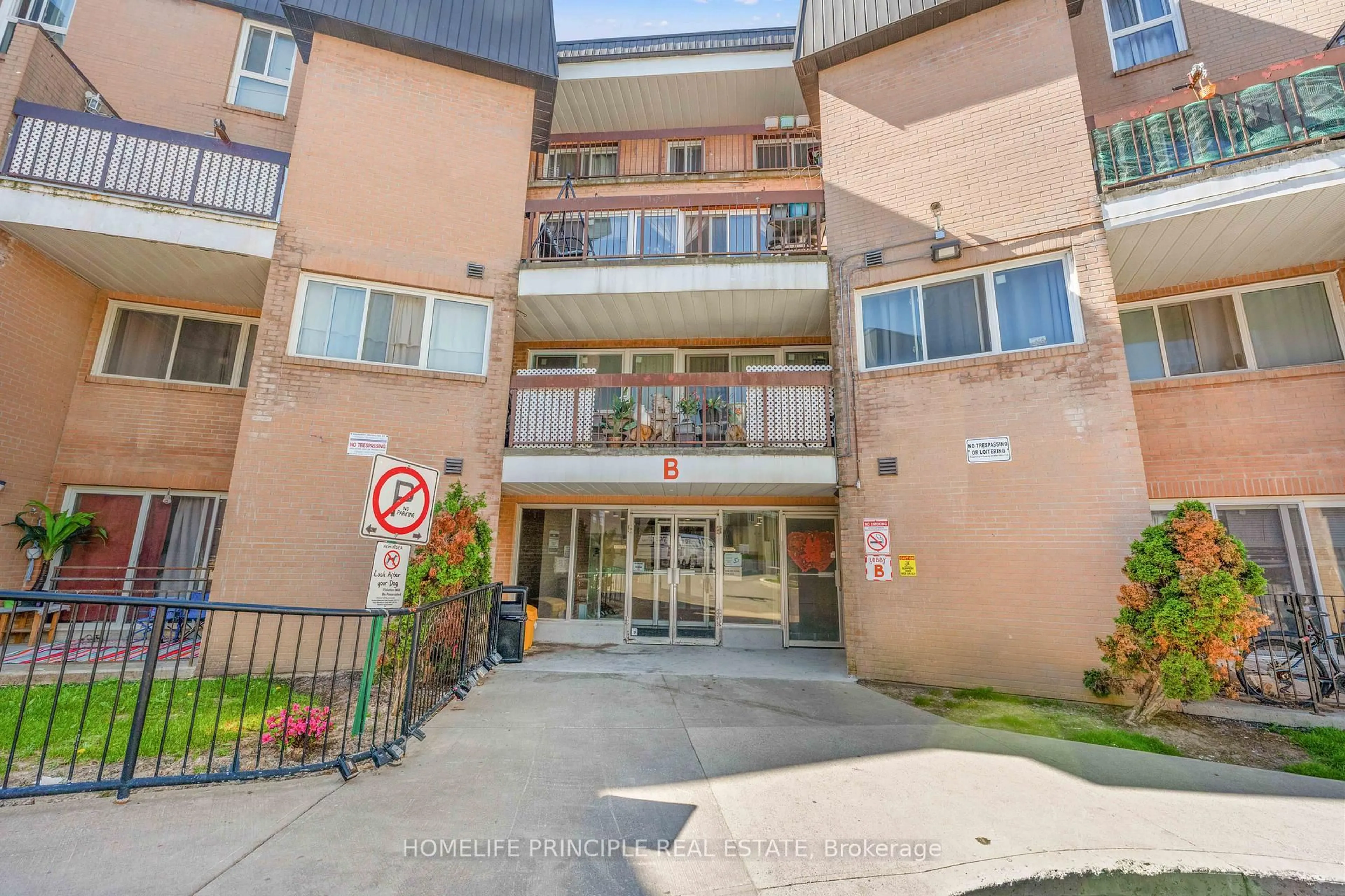 Indoor foyer for 100 Mornelle Crt #1059, Toronto Ontario M1E 4X2