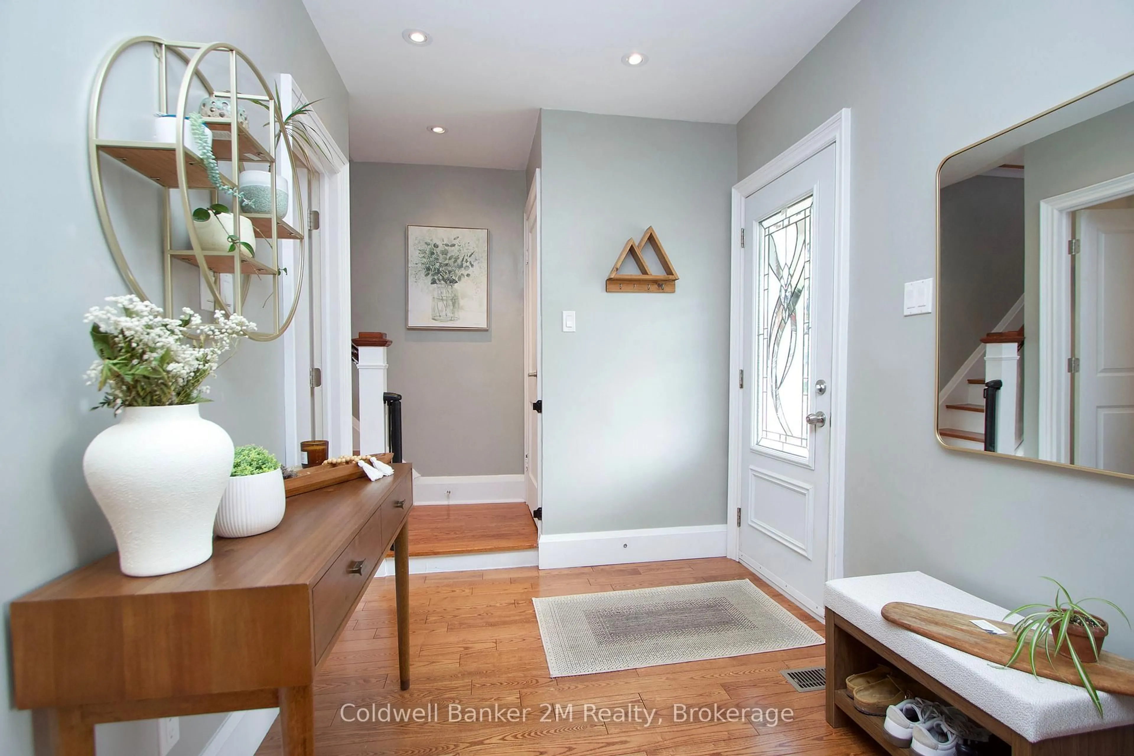 Indoor entryway for 213 Huron St, Oshawa Ontario L1H 5E5