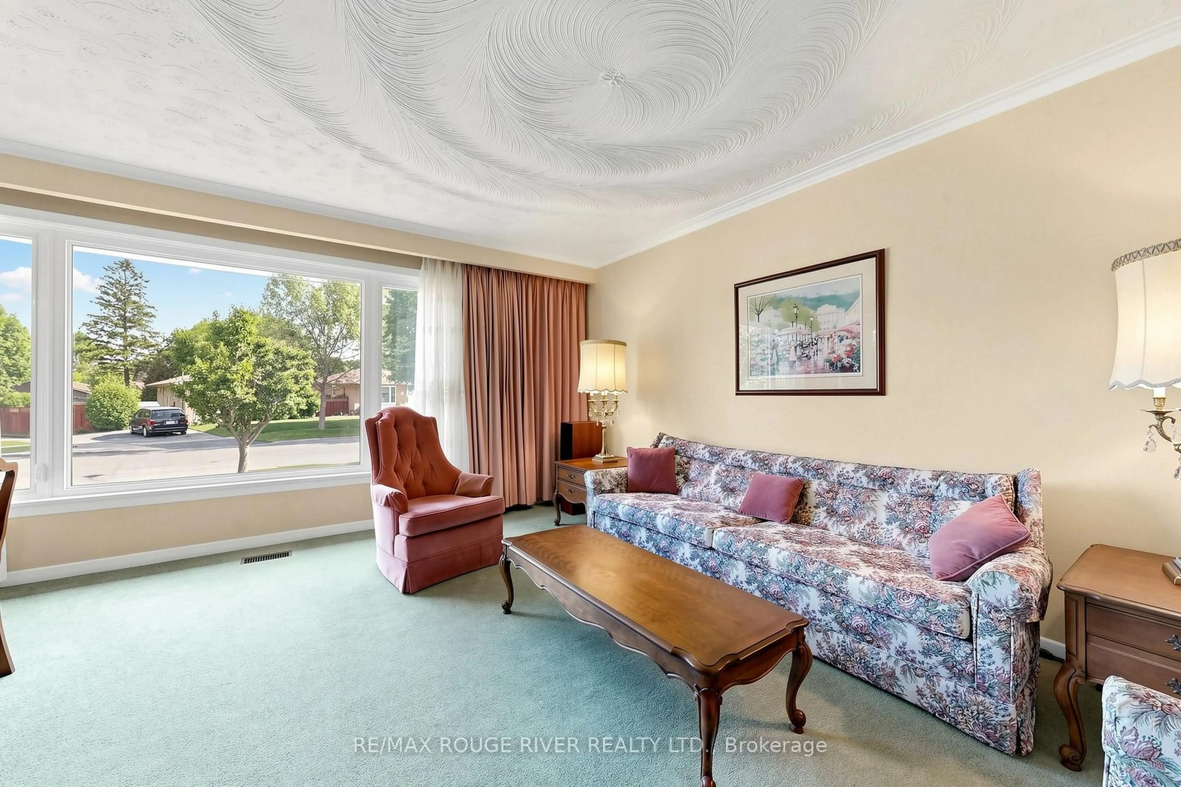Living room with furniture, carpet floor for 46 Melchior Dr, Toronto Ontario M1E 3W5